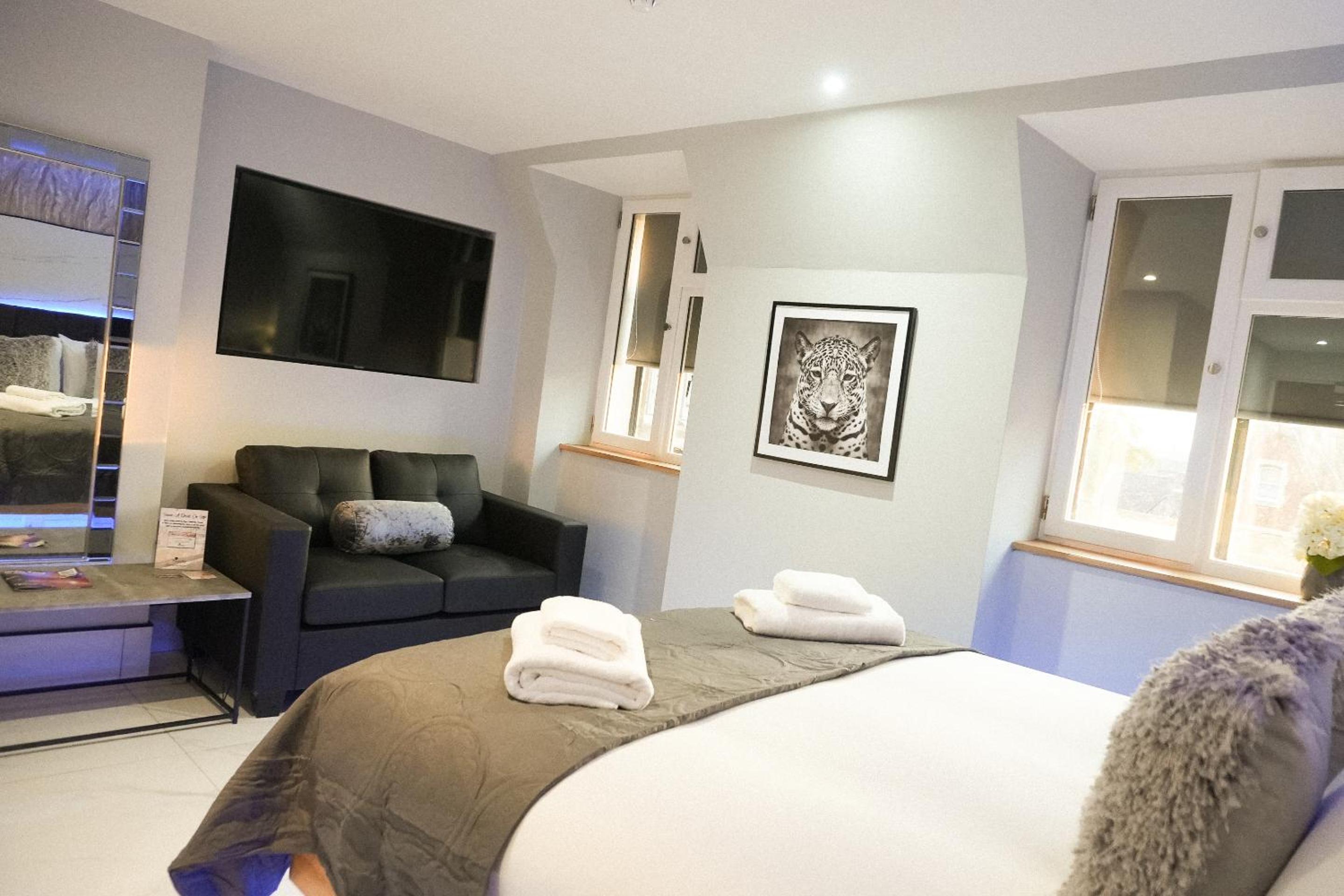 Deluxe King Room - Photo 26