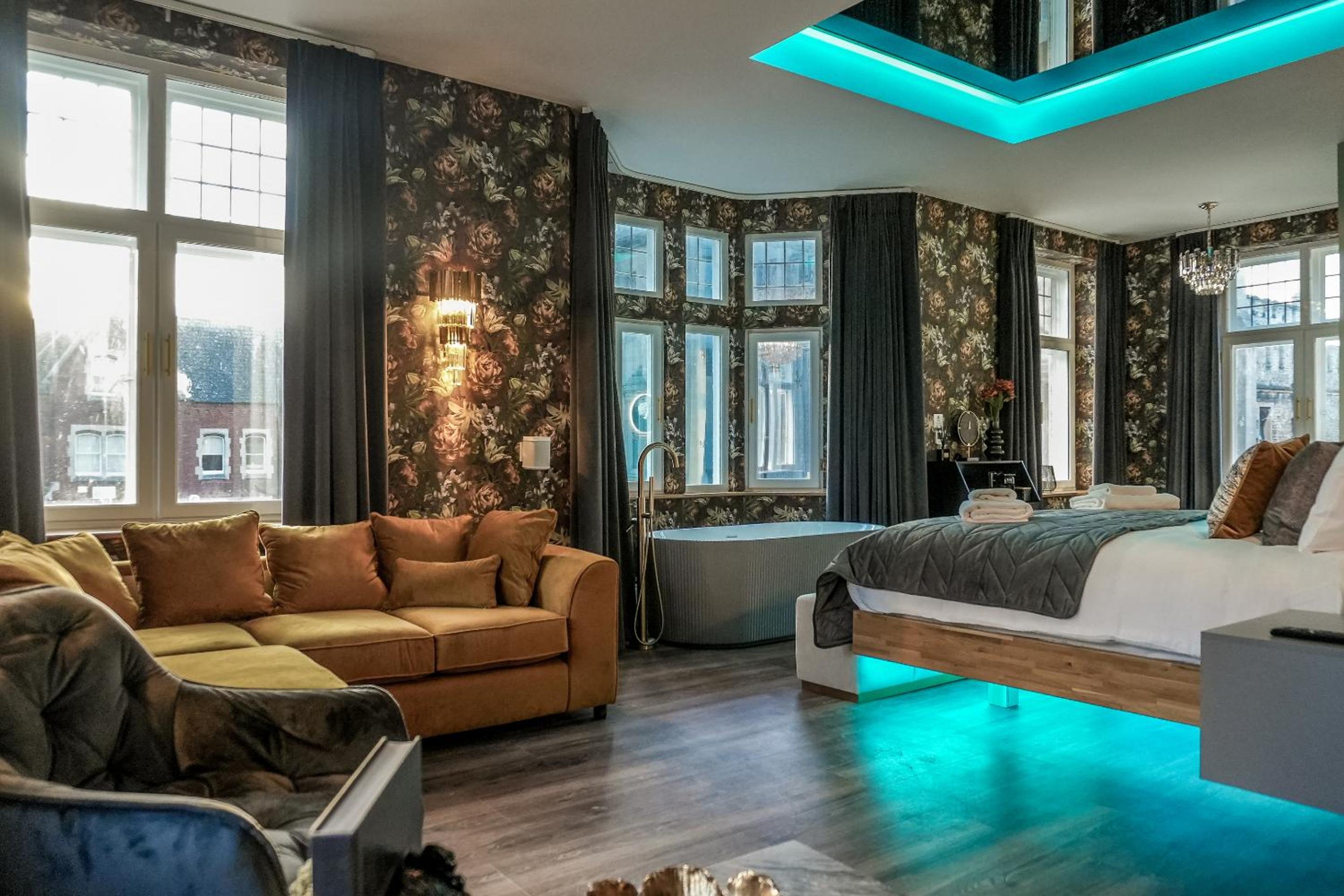 Superior Suite - Photo 8