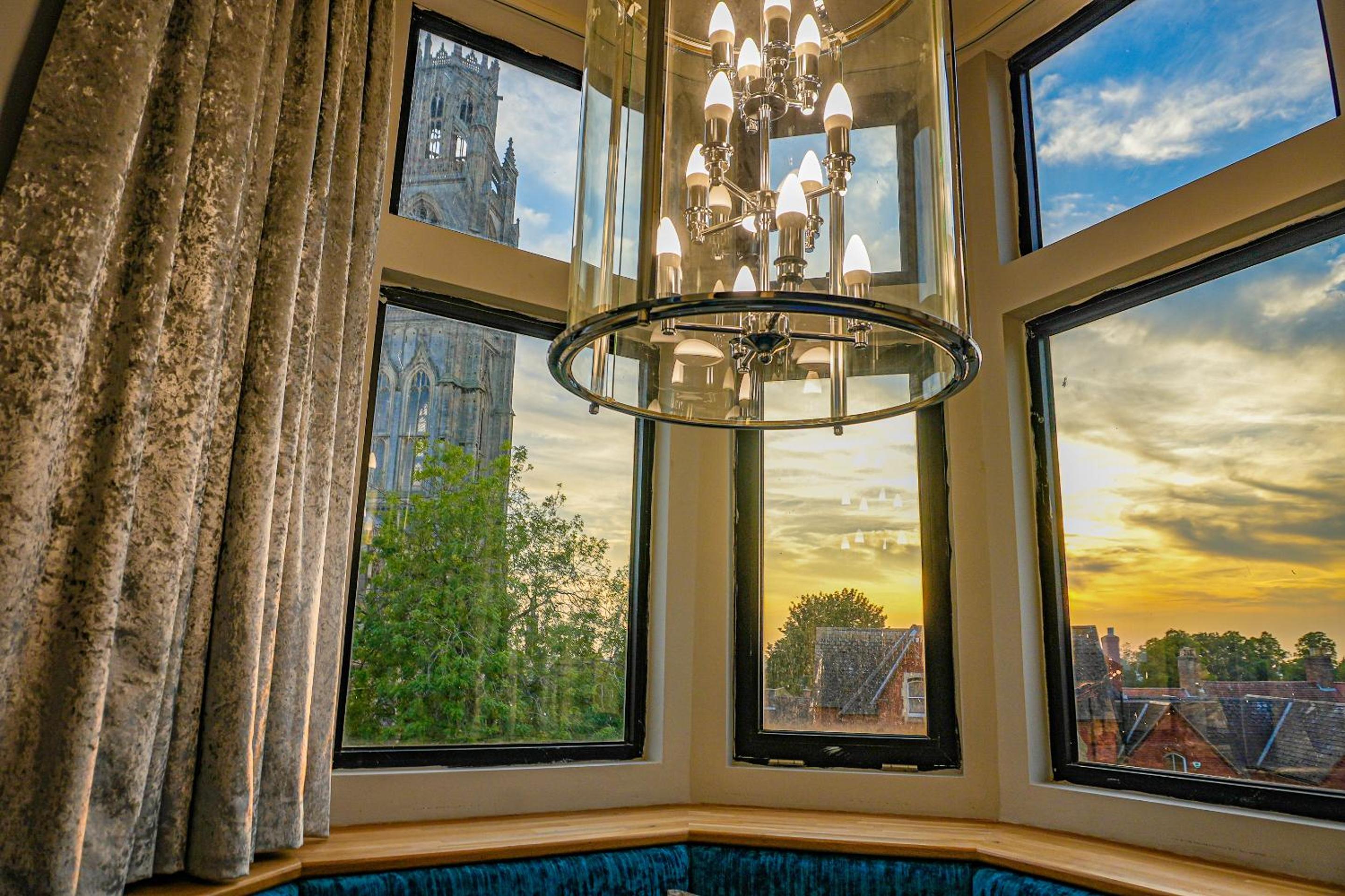 Superior Suite - Photo 11