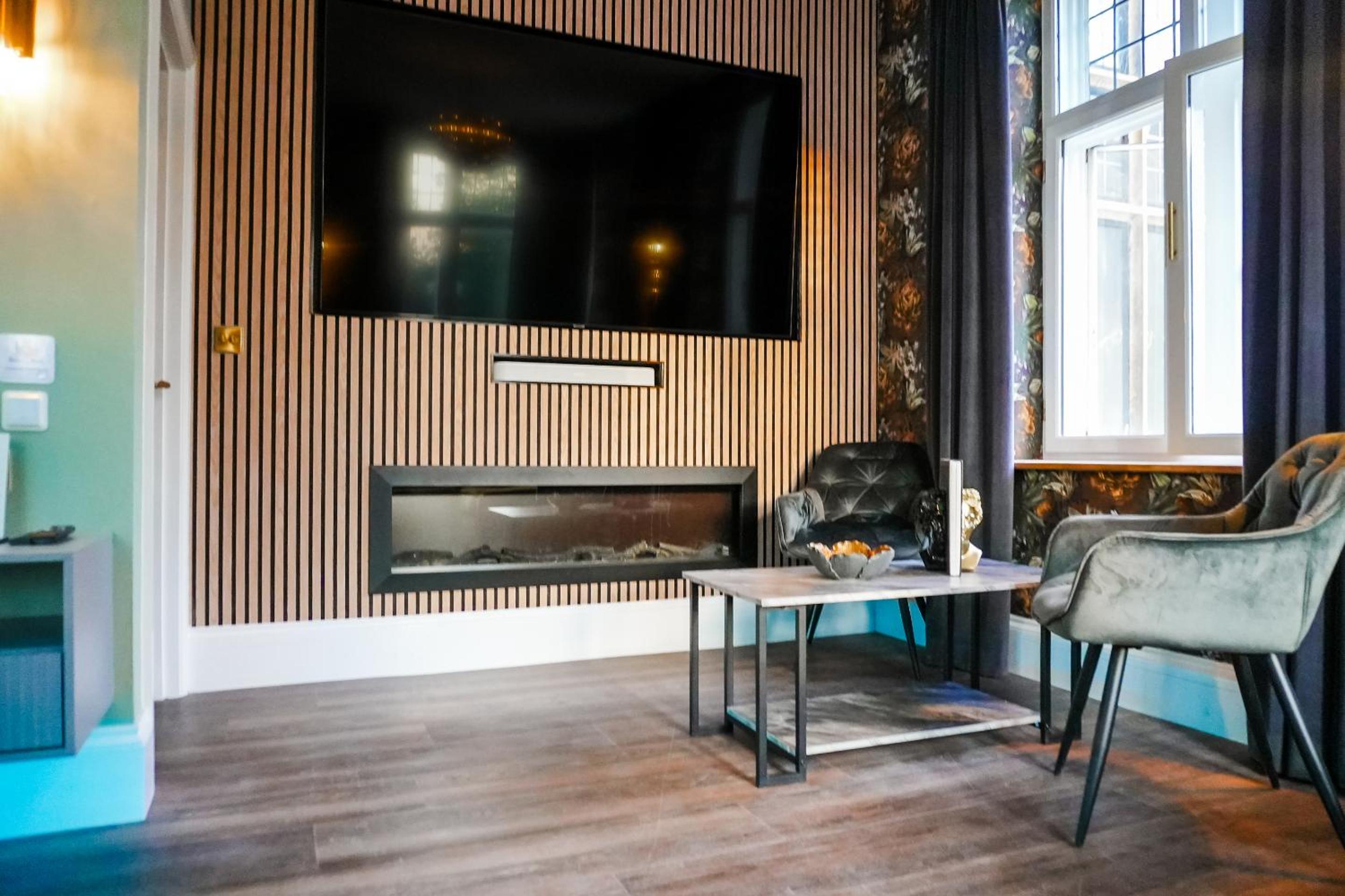 Superior Suite - Photo 12
