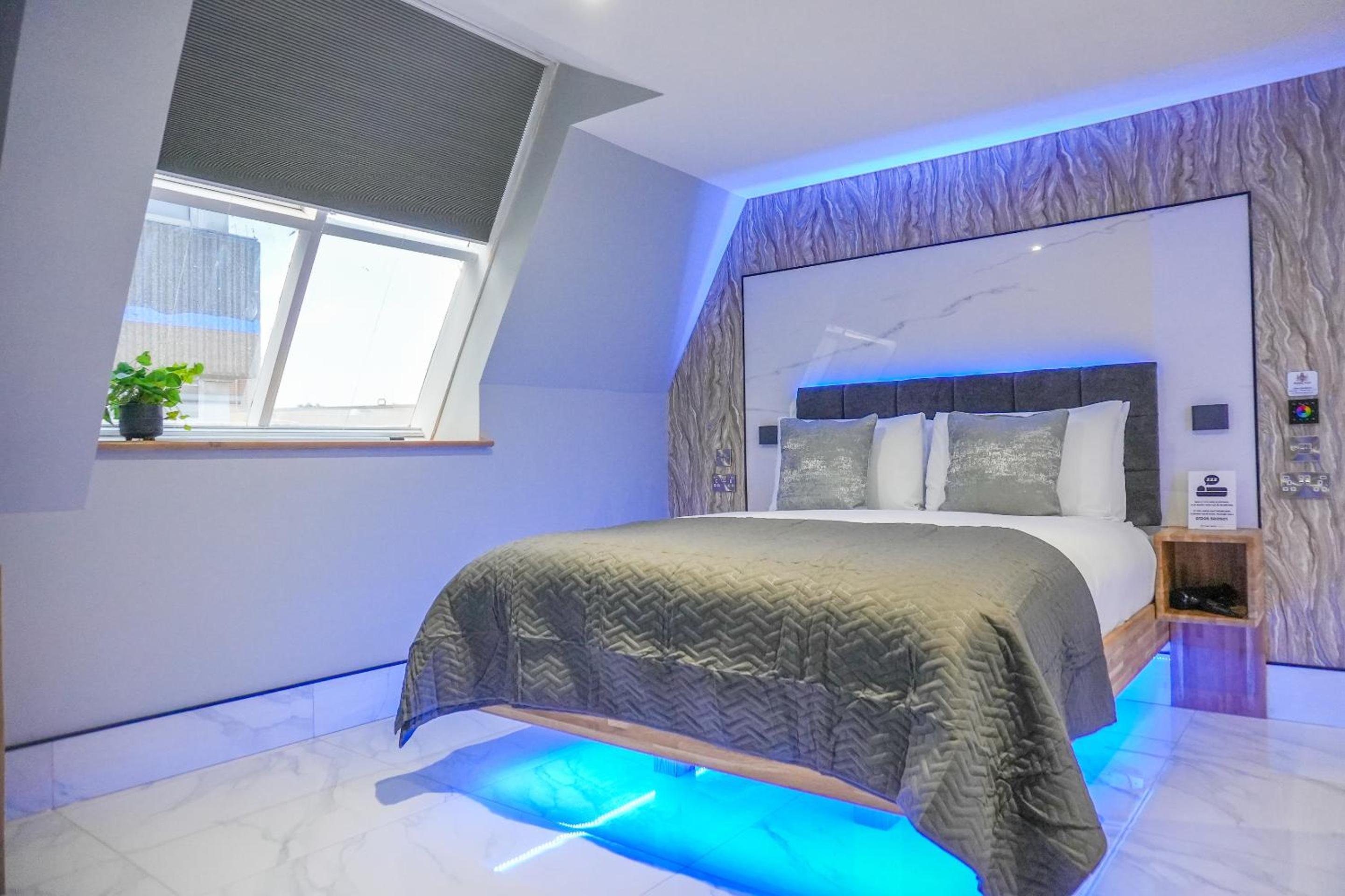 Superior King Room - Photo 2