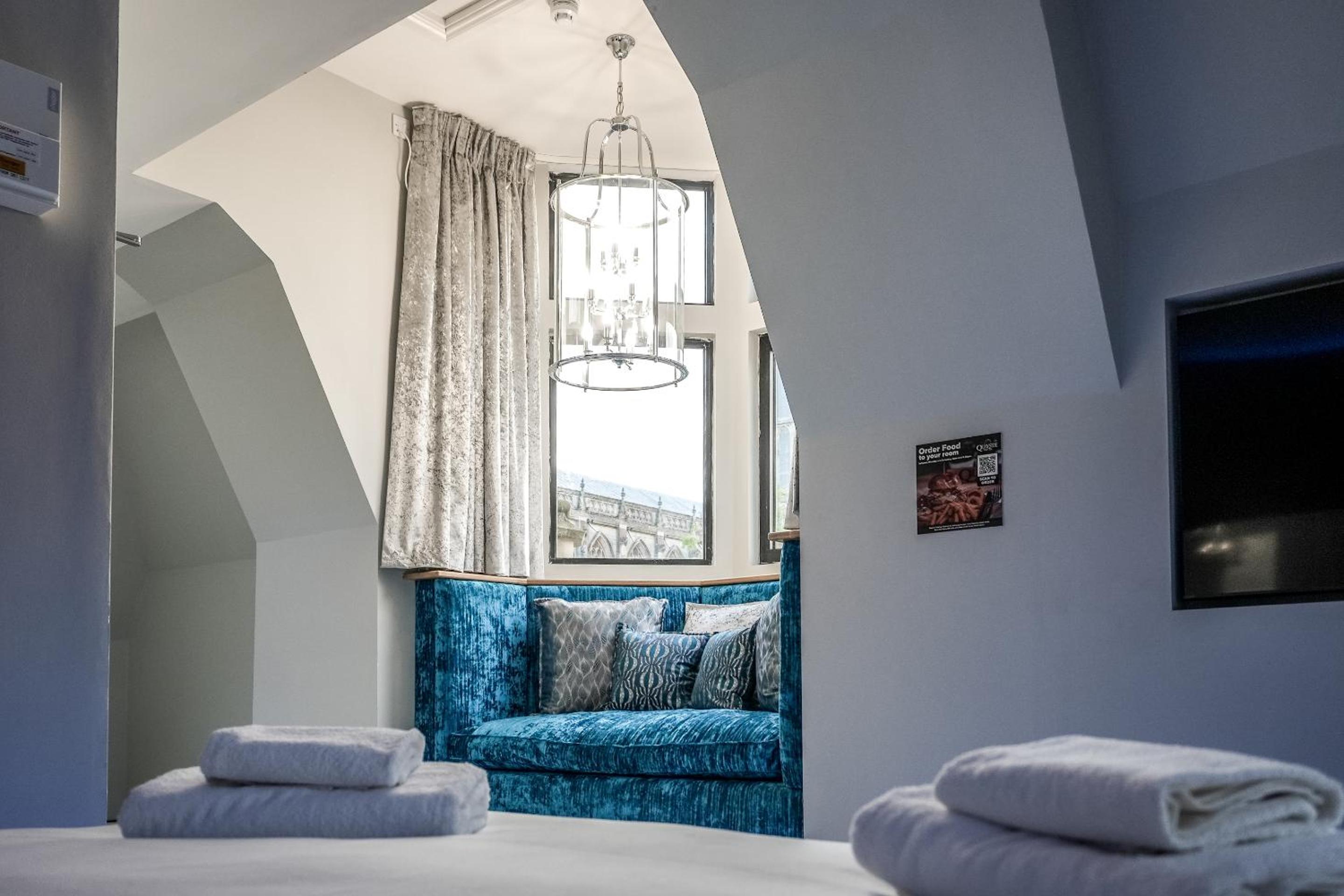 Superior King Room - Photo 3