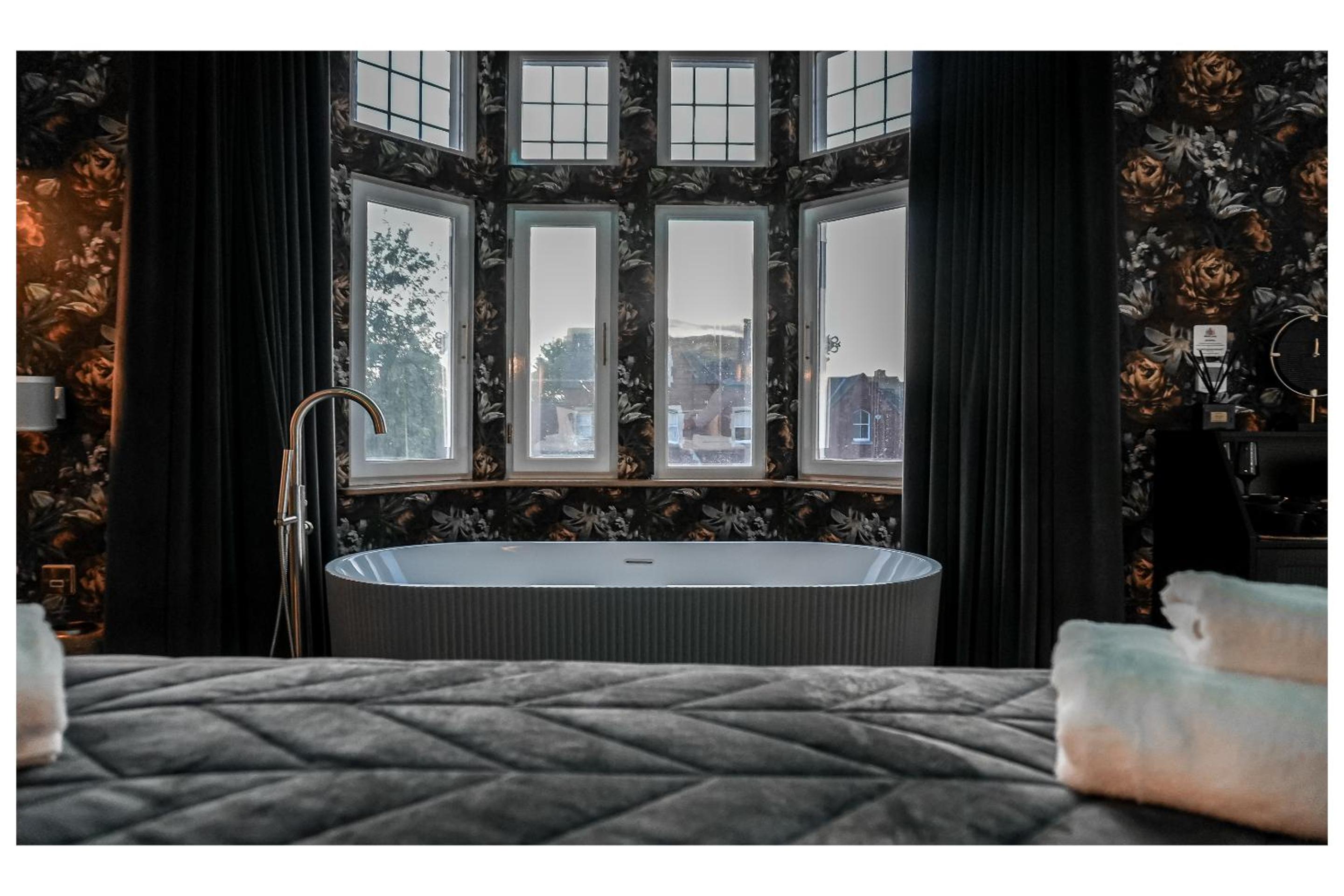 Superior Suite - Photo 13