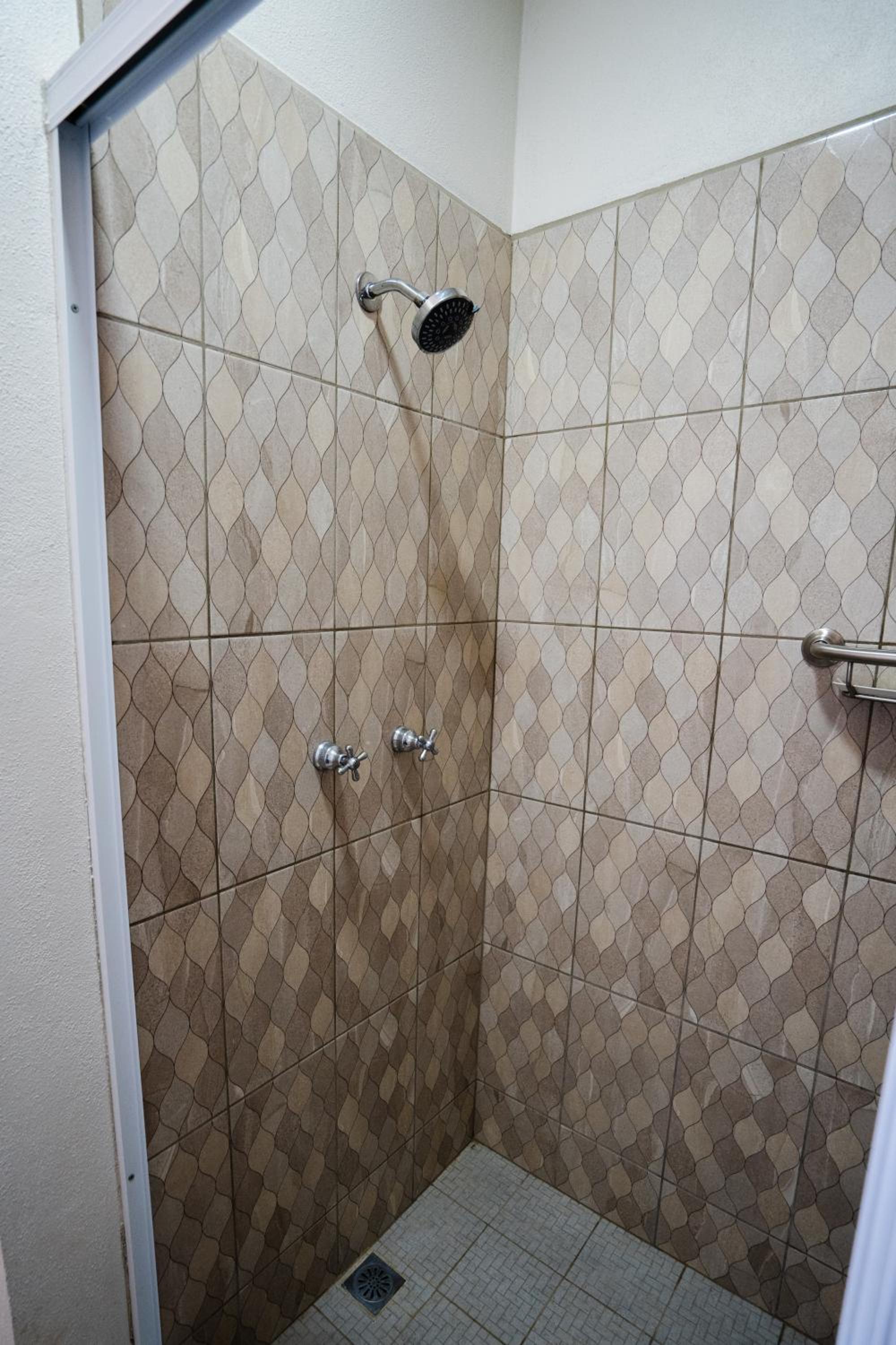 Large Double Room - Photo 16