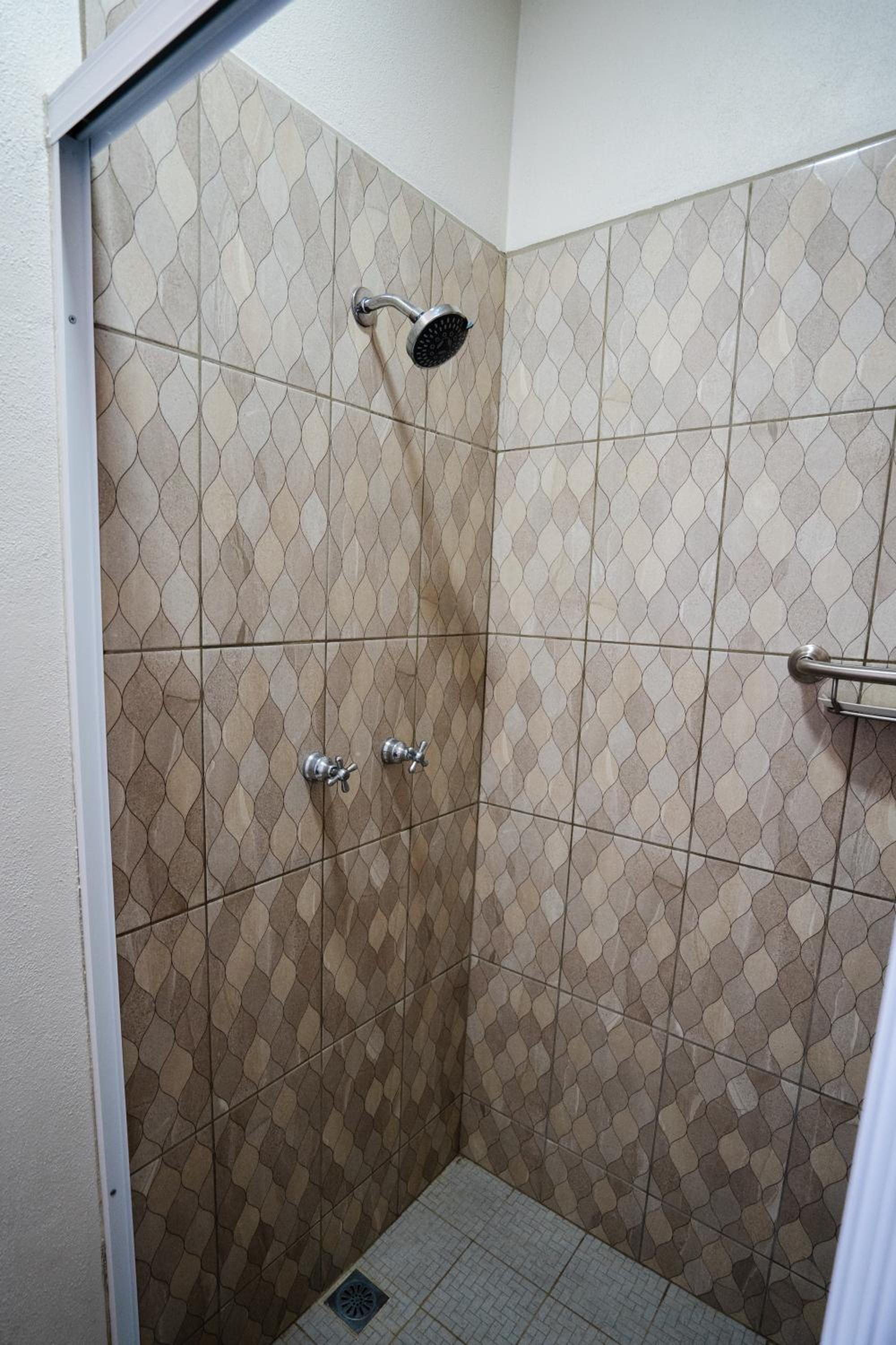 Large Double Room - Photo 15