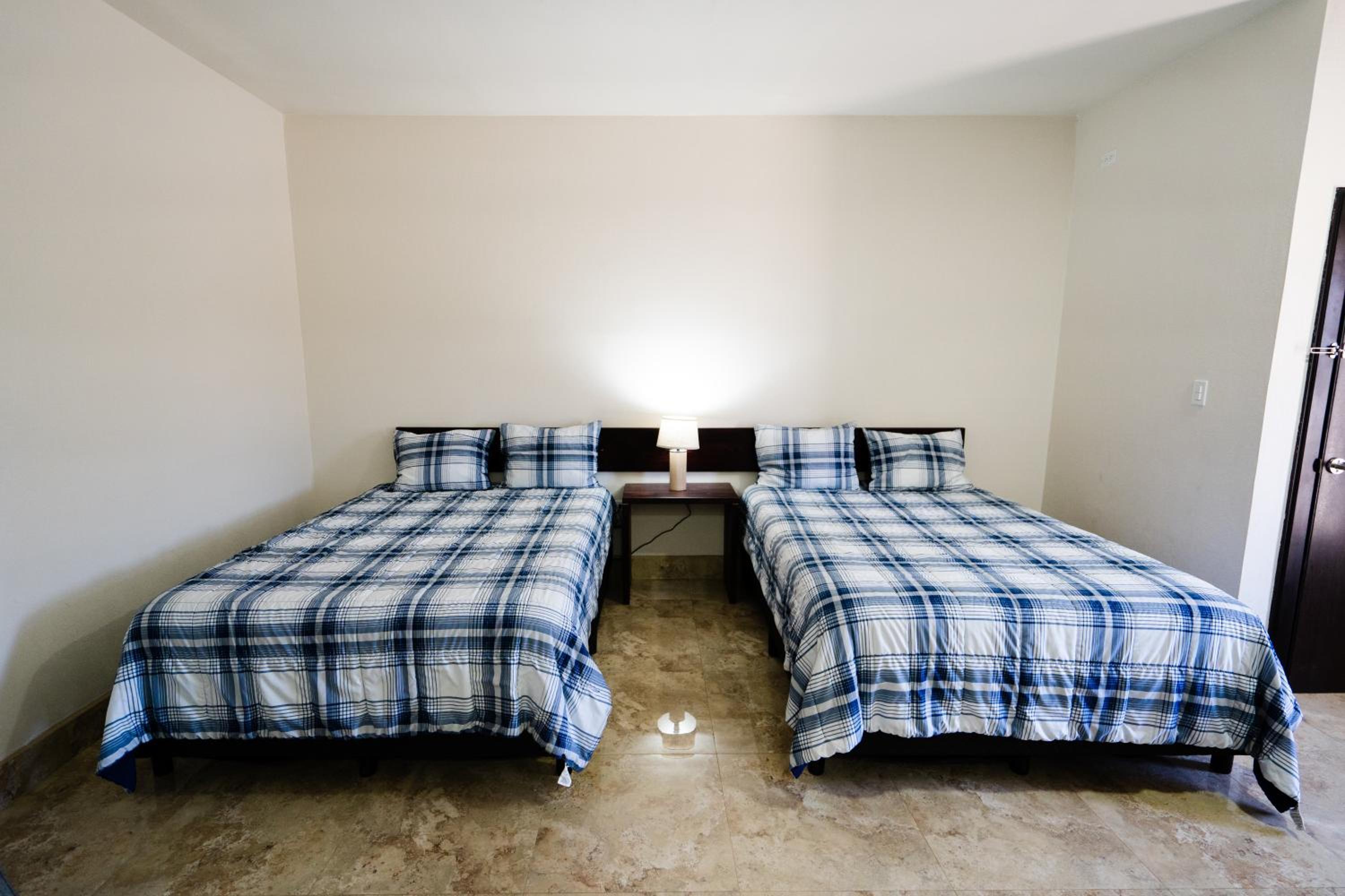 Large Double Room - Photo 14