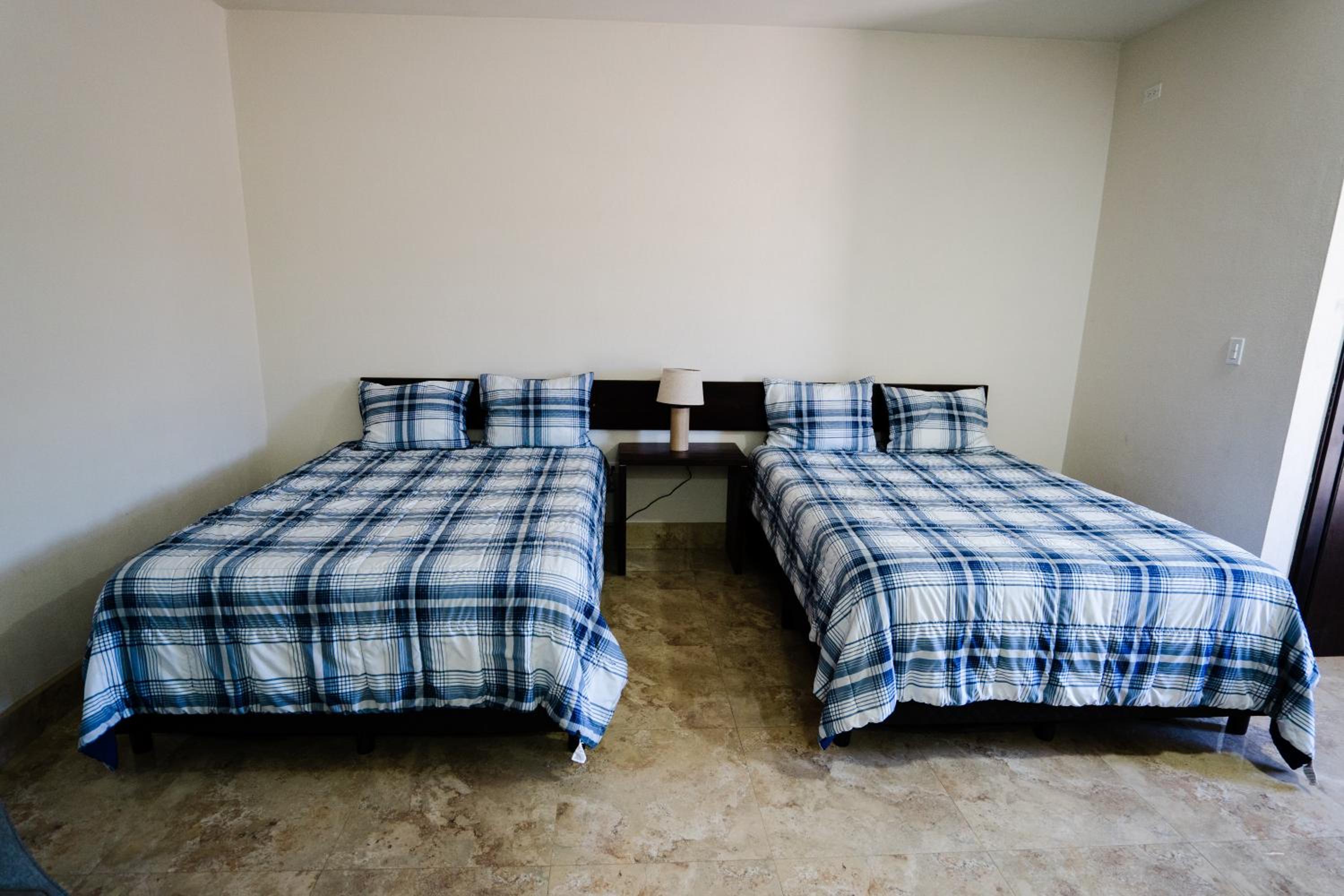Large Double Room - Photo 13
