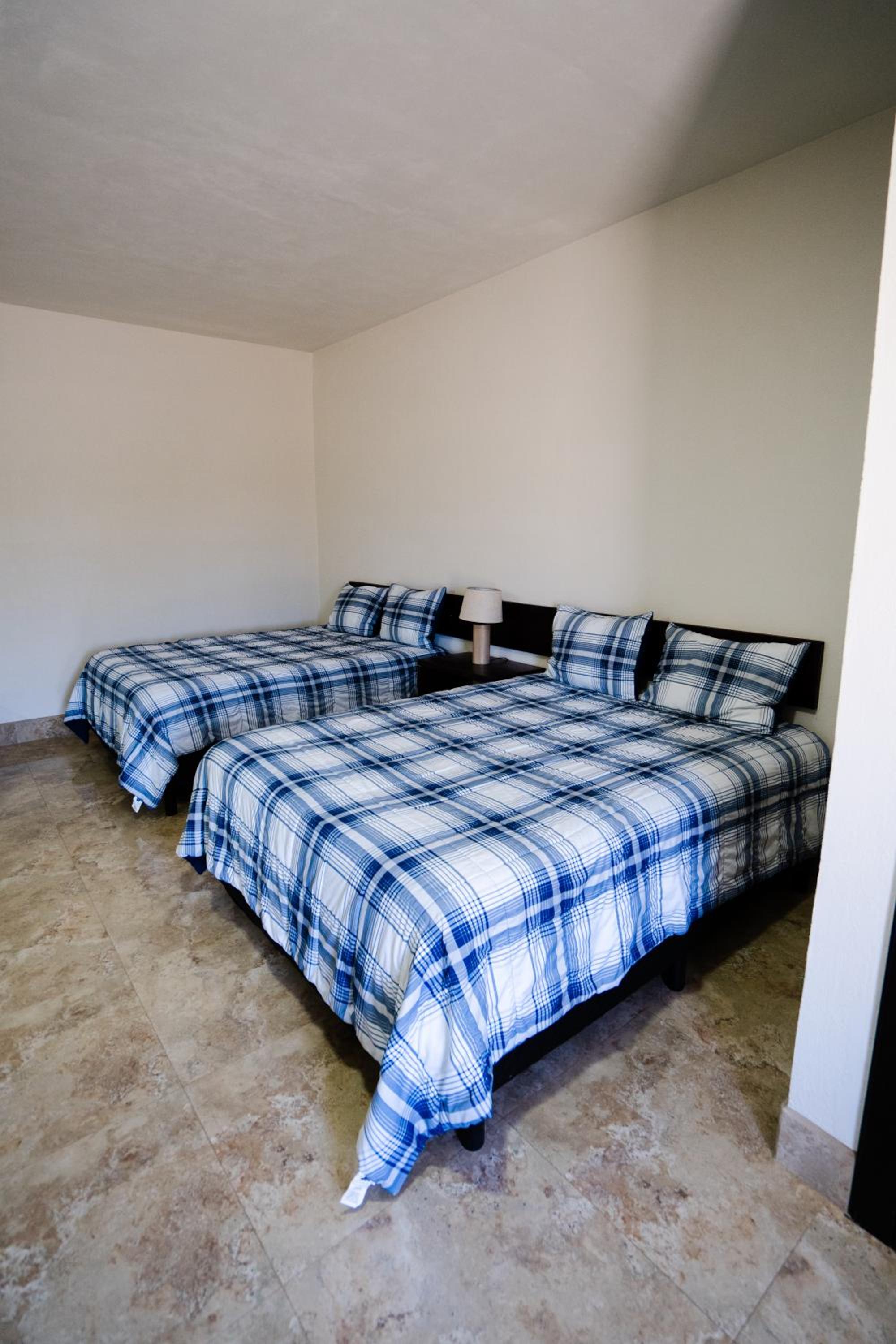 Large Double Room - Photo 11