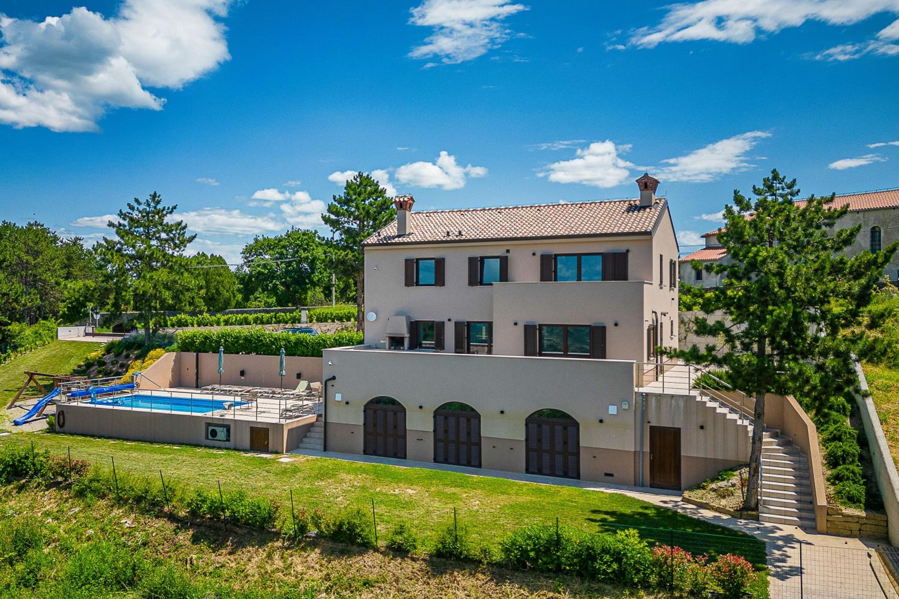 Villa photo 2