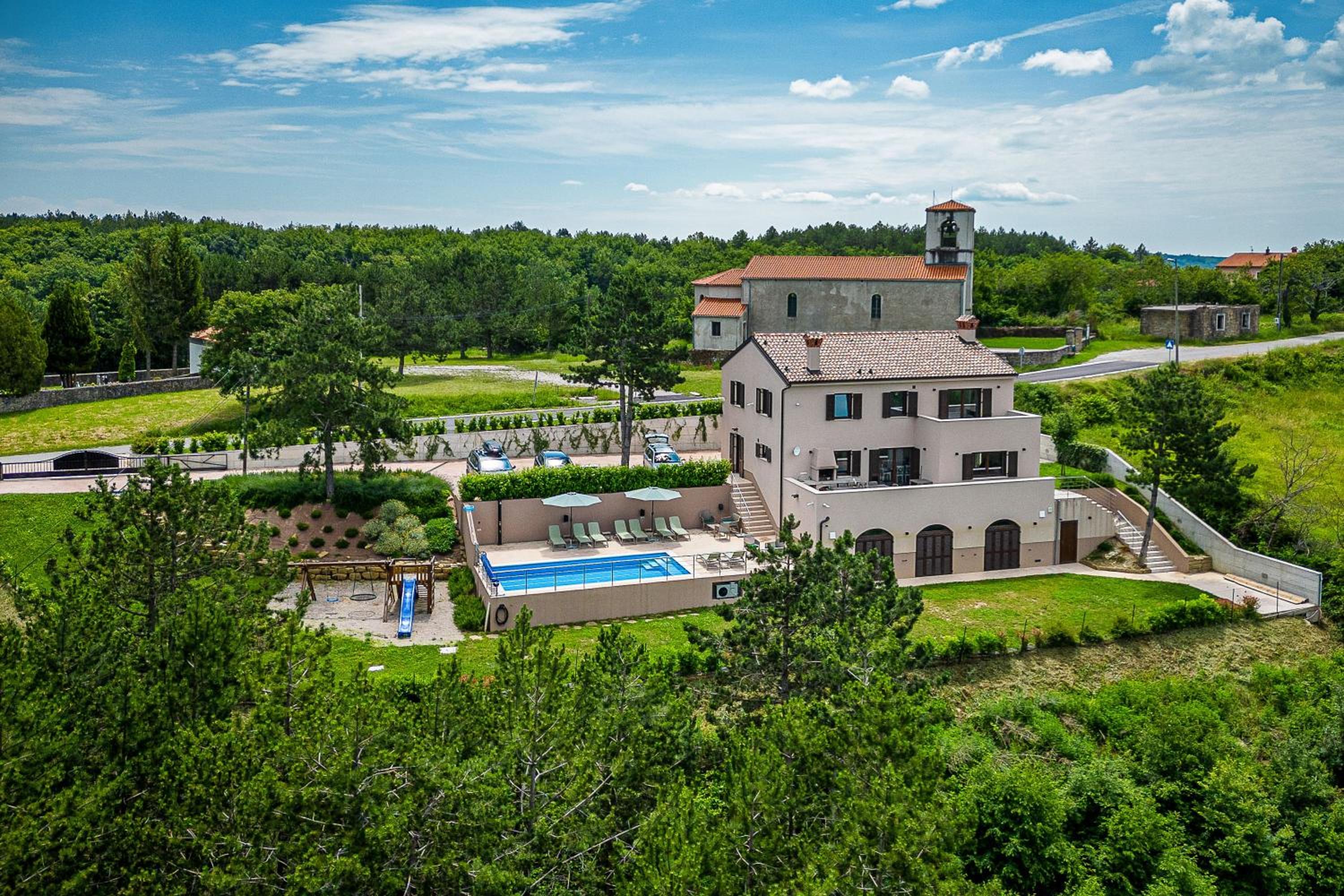 Villa photo 1