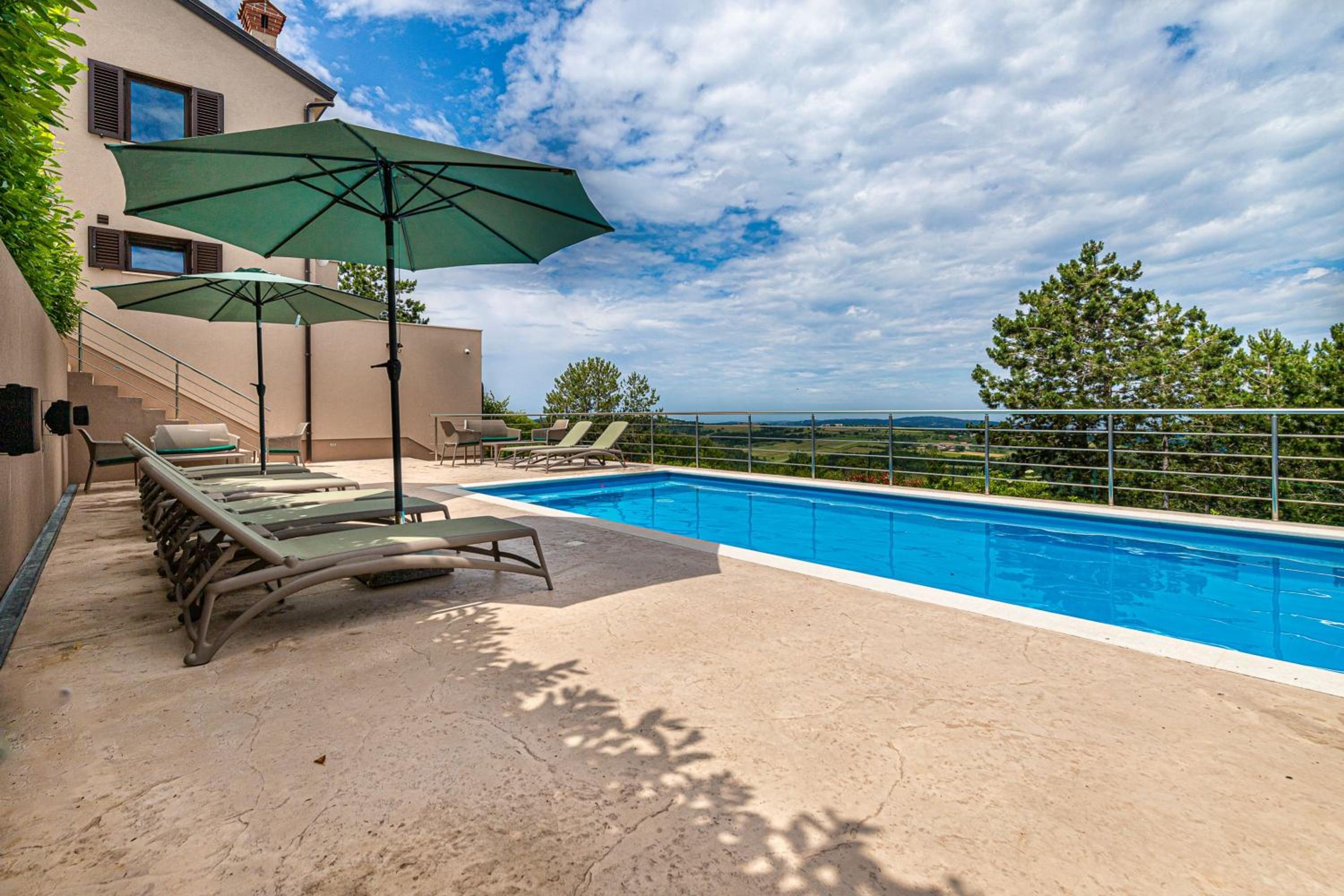 Villa photo 3