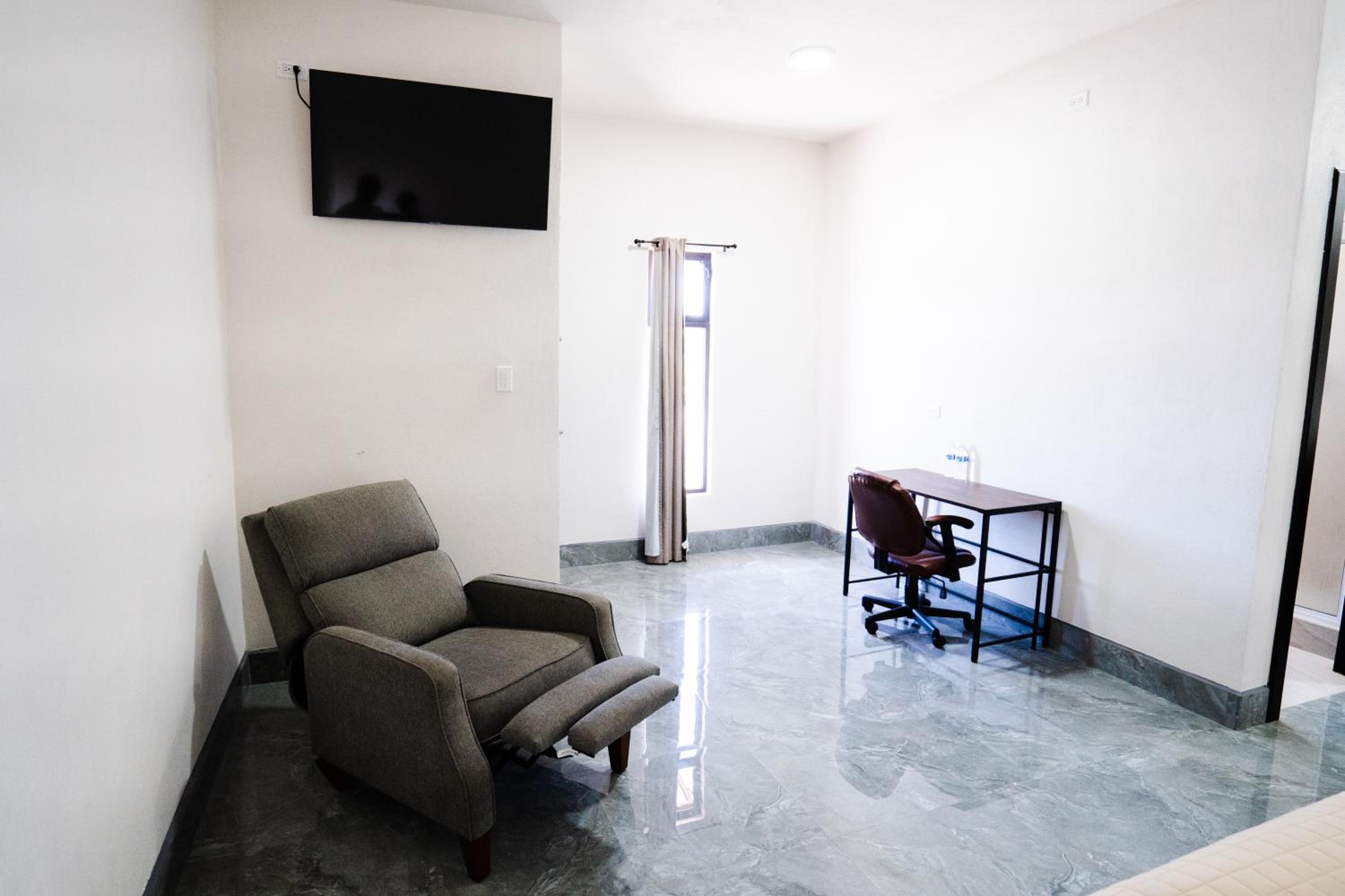 King Suite - Photo 33