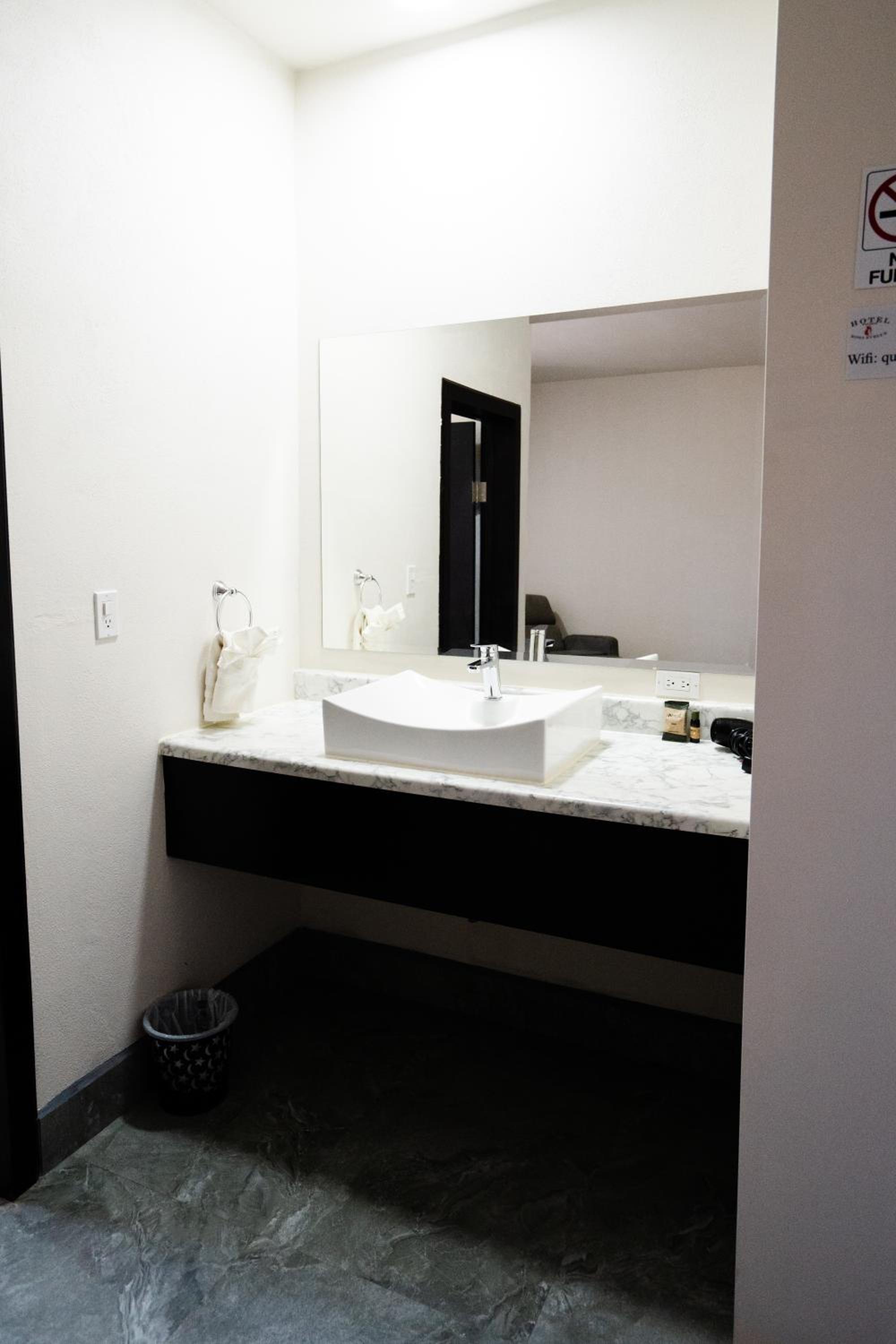 King Suite - Photo 28