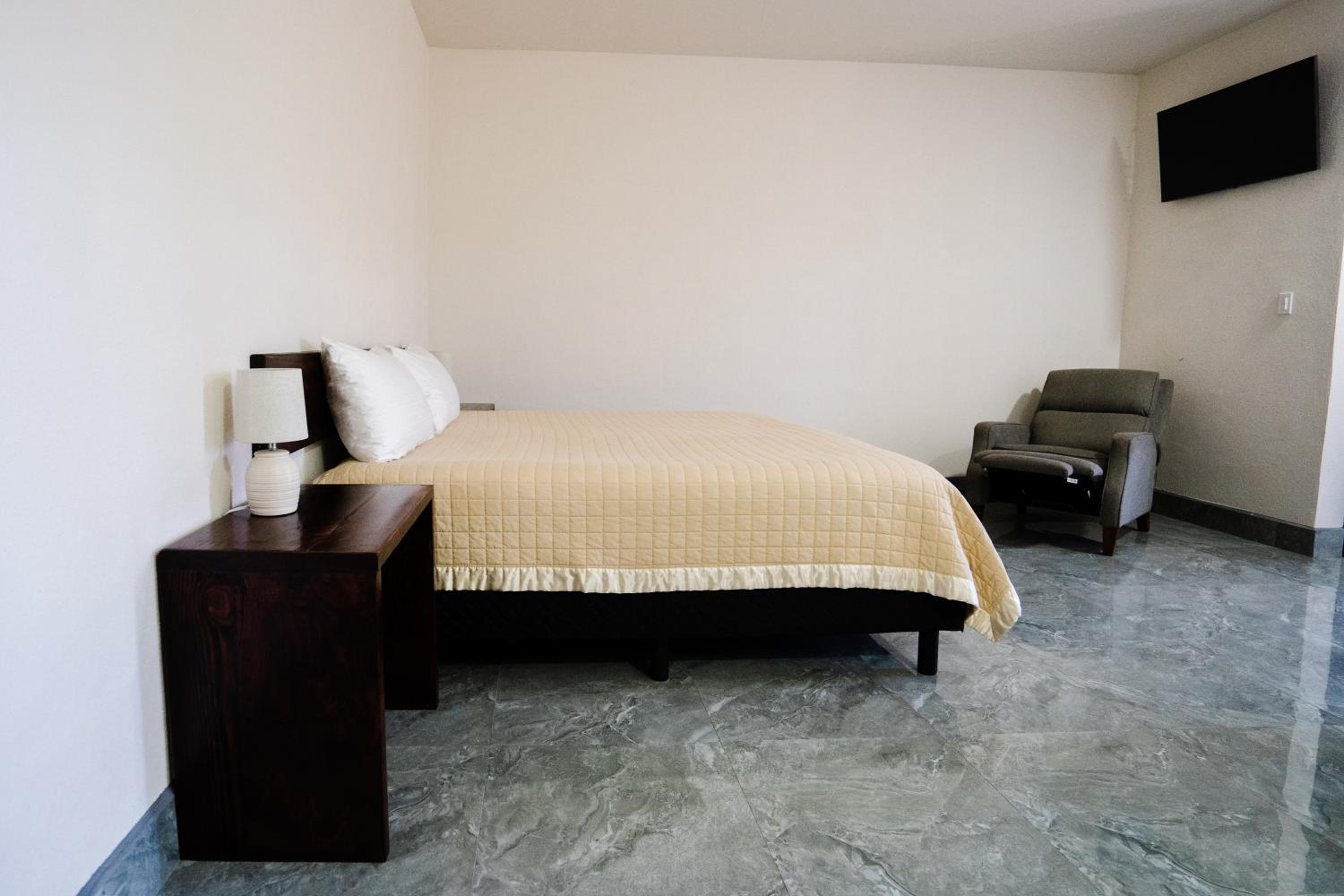 King Suite - Photo 29