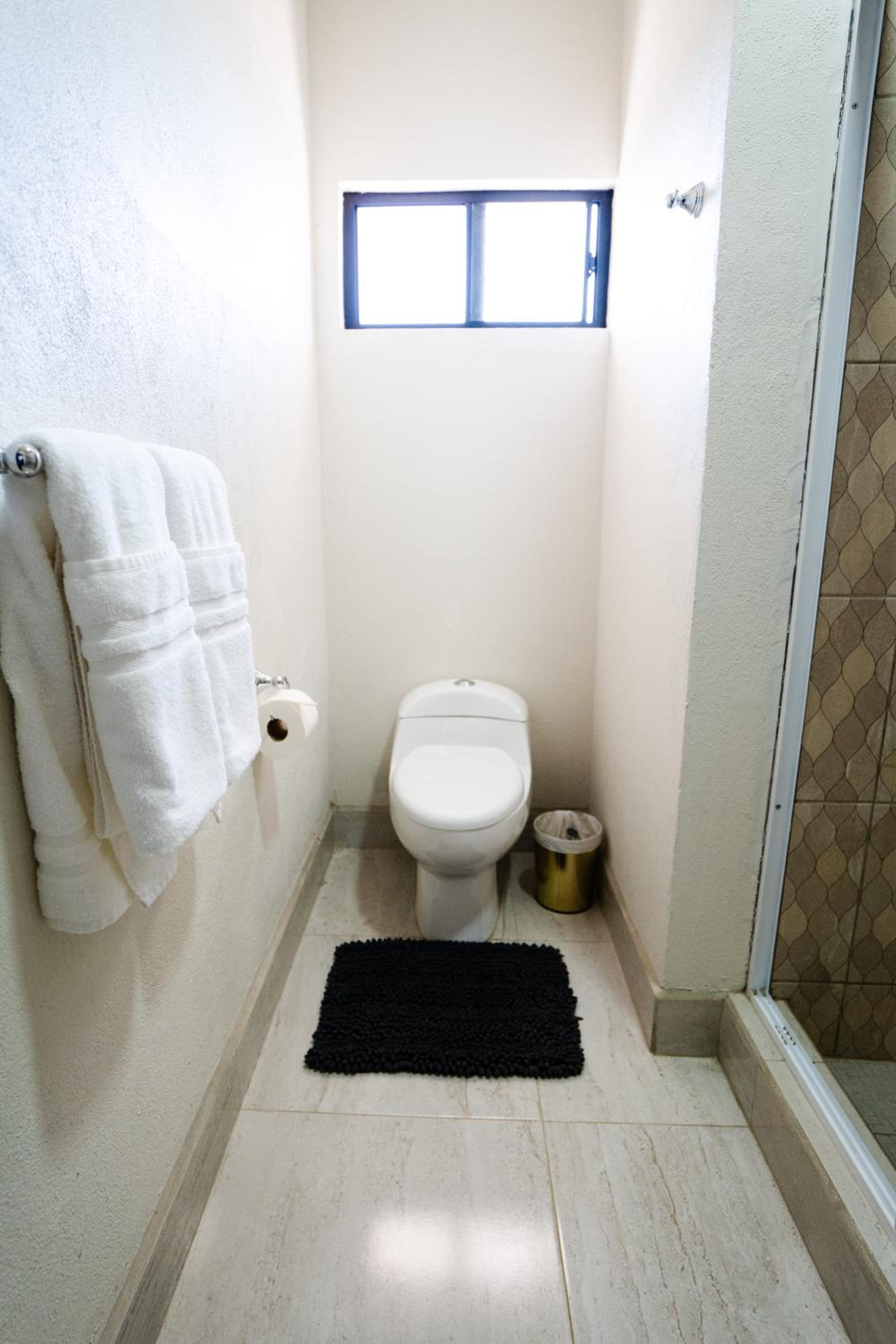 King Suite - Photo 23