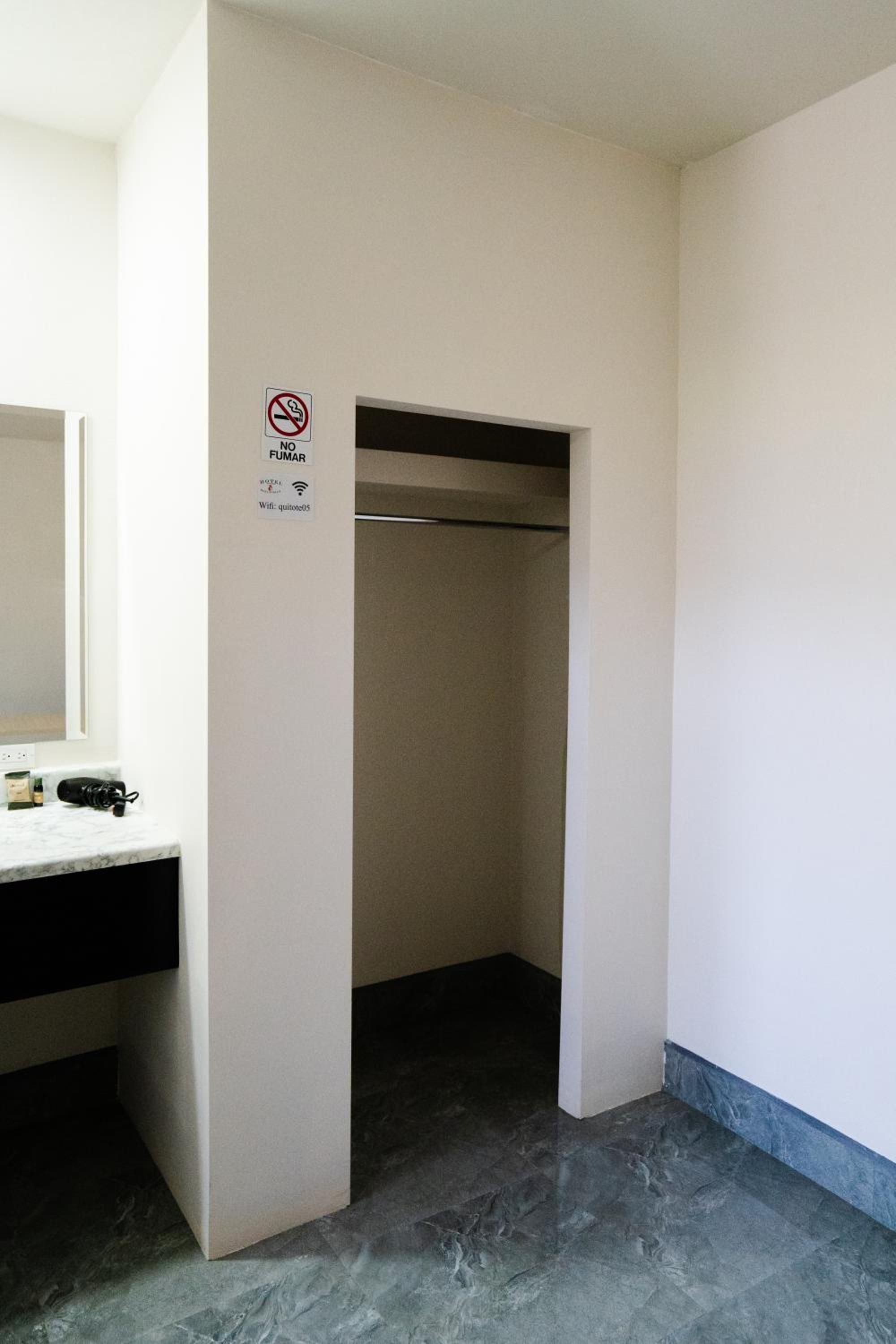 King Suite - Photo 19
