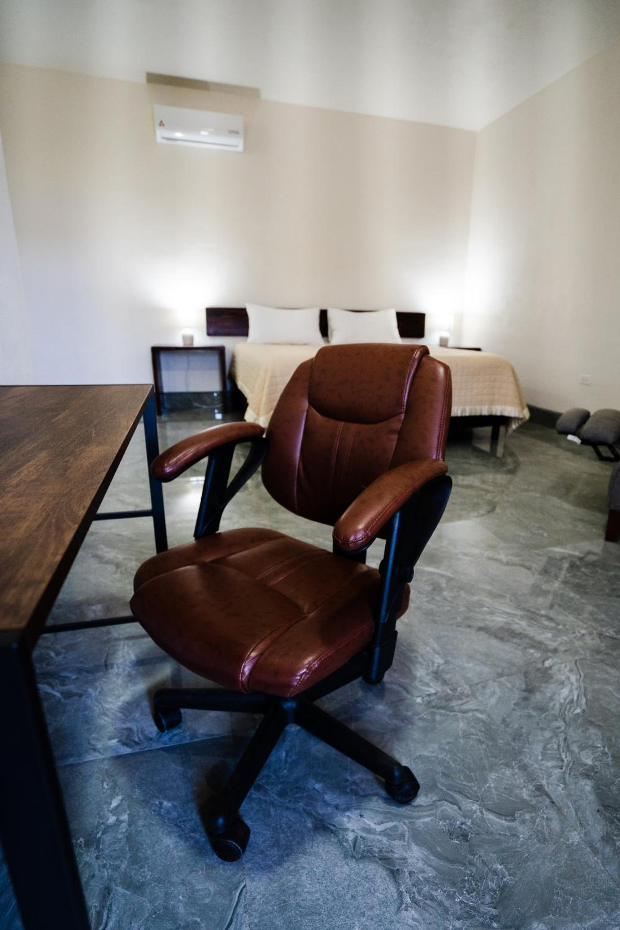 King Suite - Photo 11