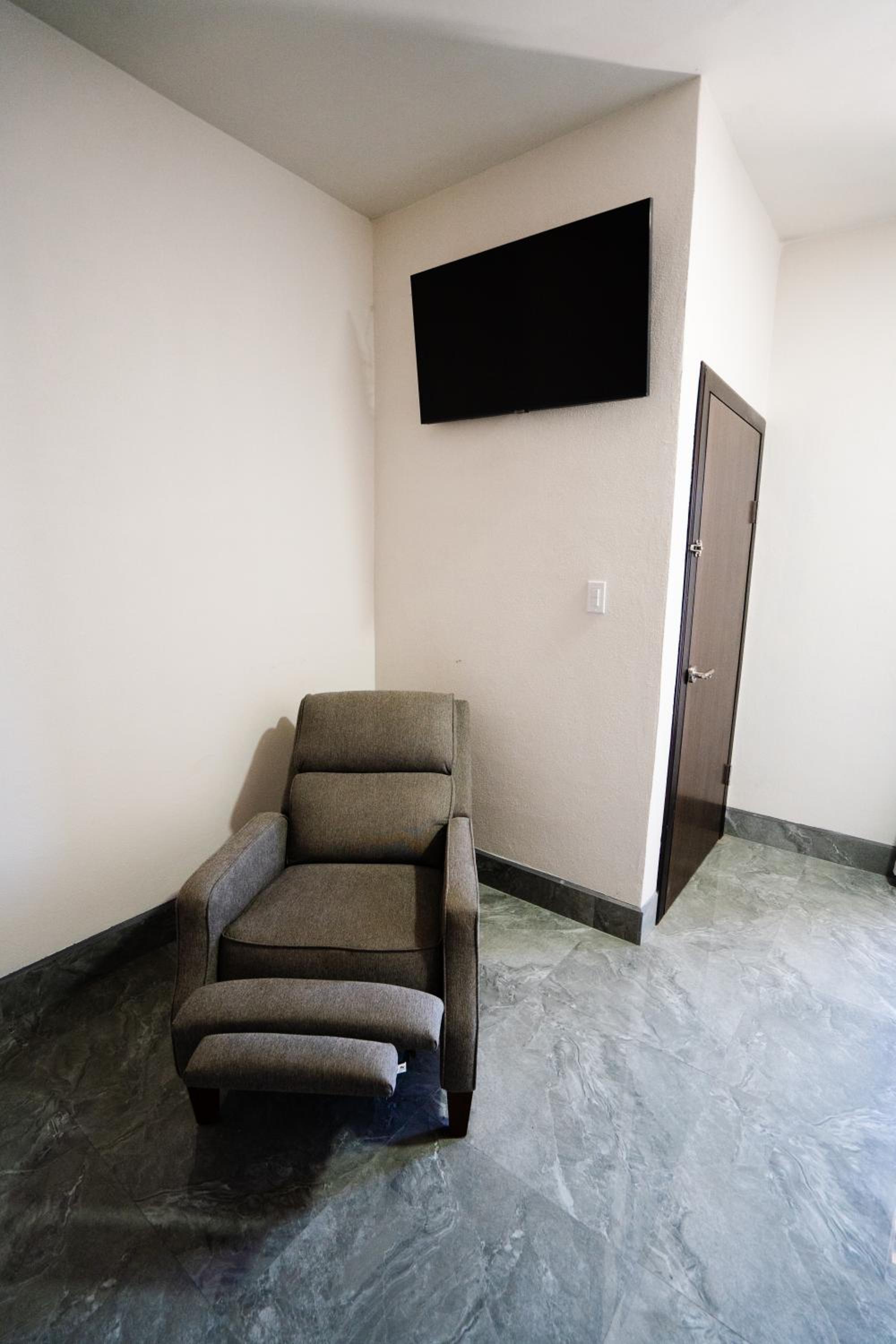 King Suite - Photo 15