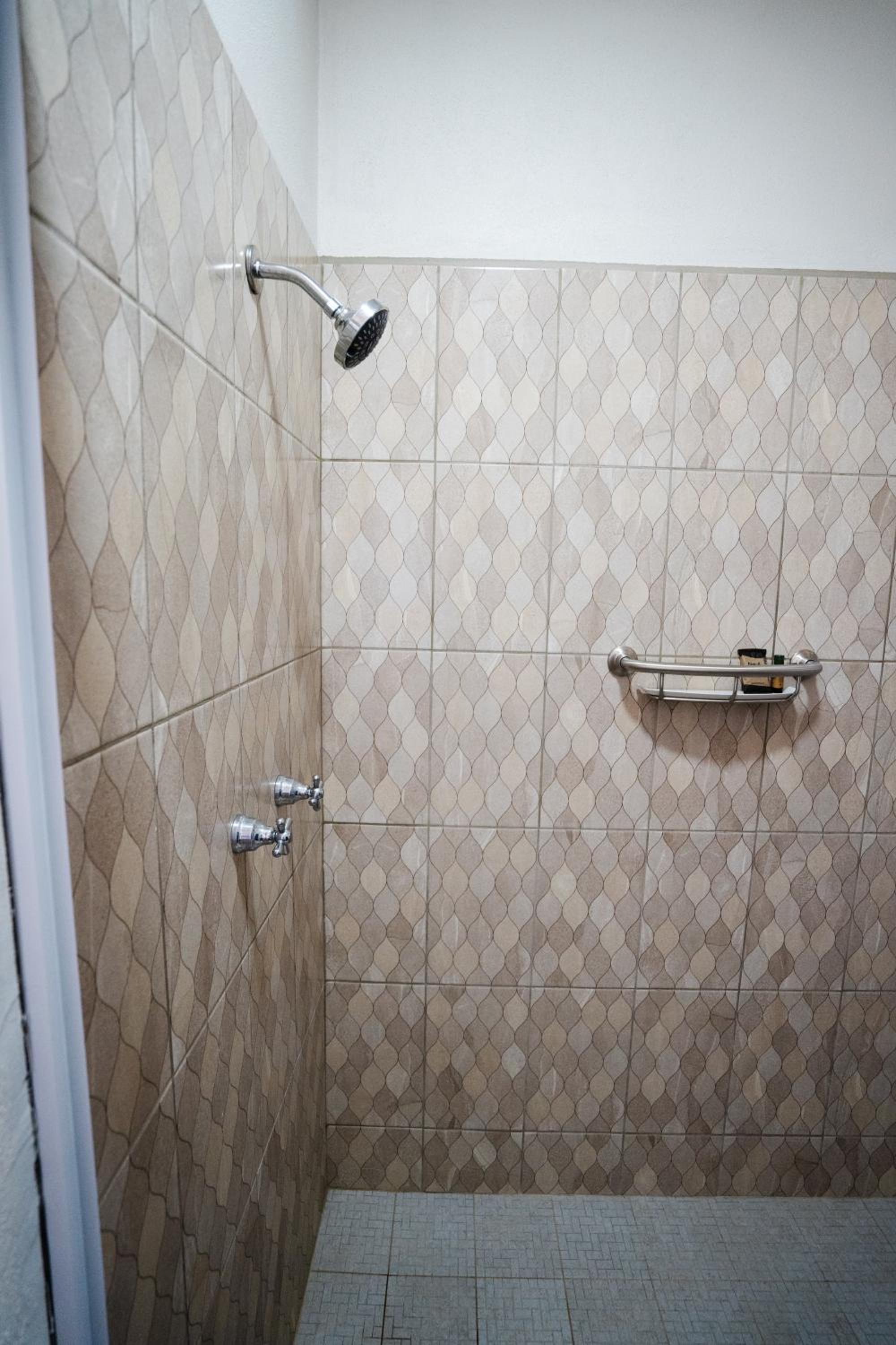 King Suite - Photo 2