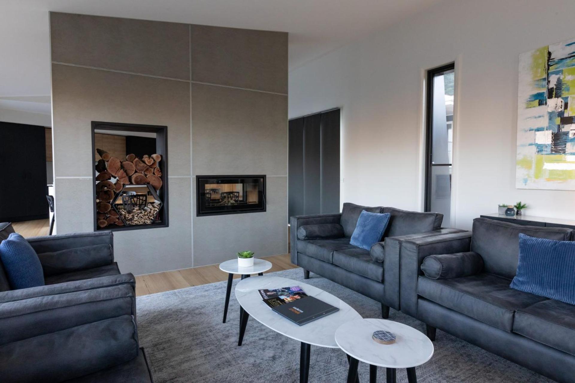 Six-Bedroom House photo 1