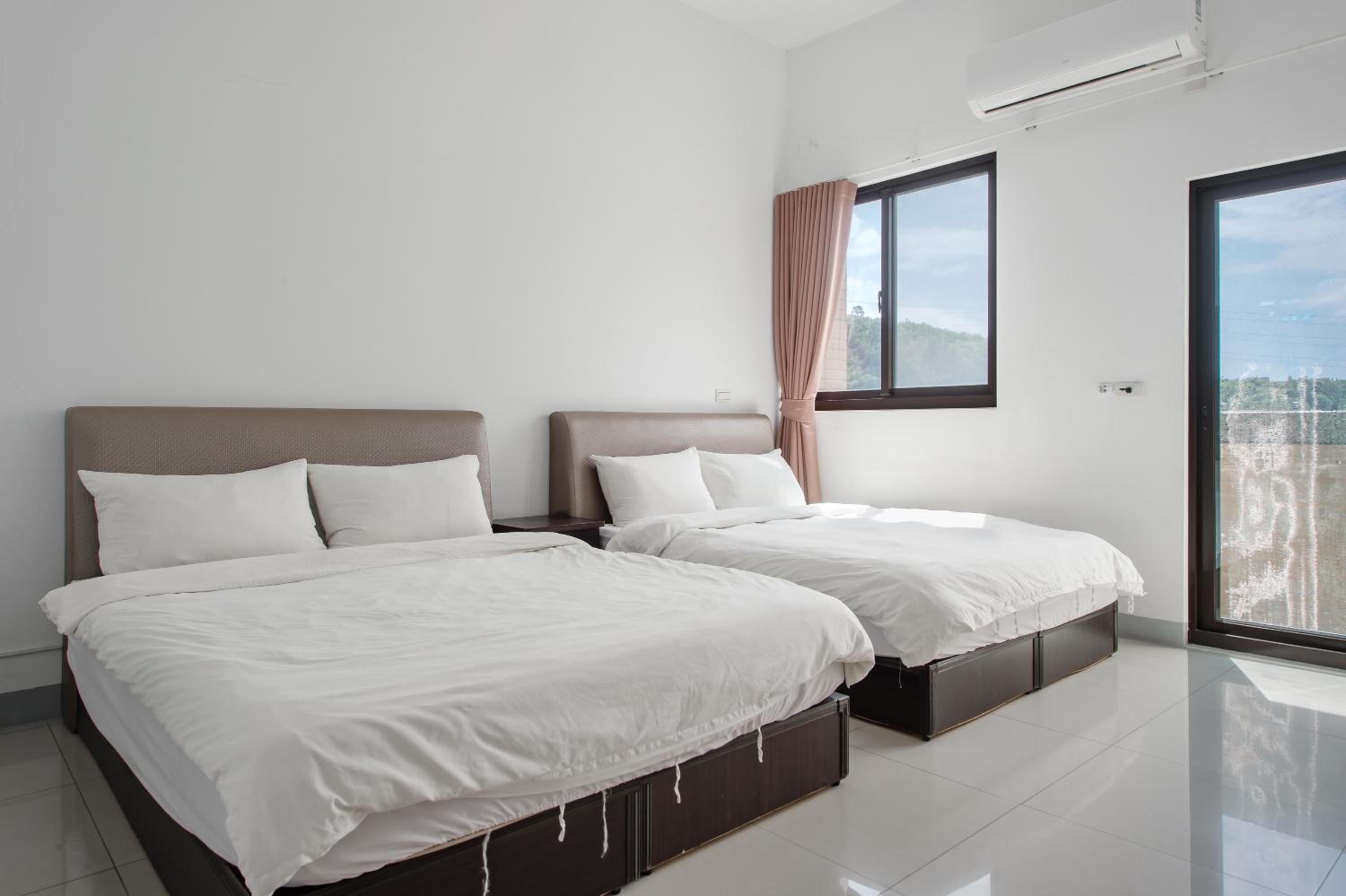 Standard Quadruple Room - Photo 4