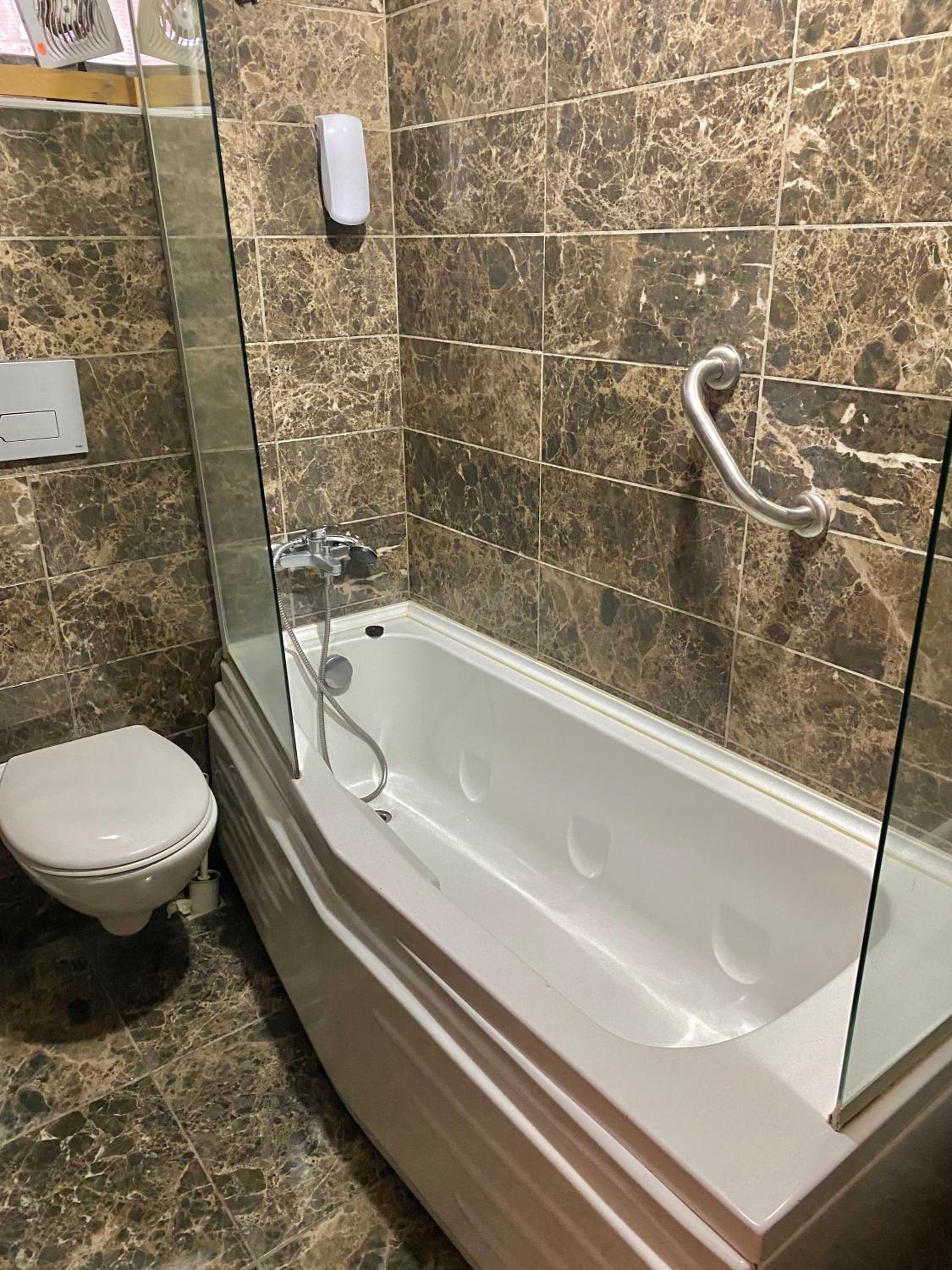 Double Room with Private Bathroom photo 3