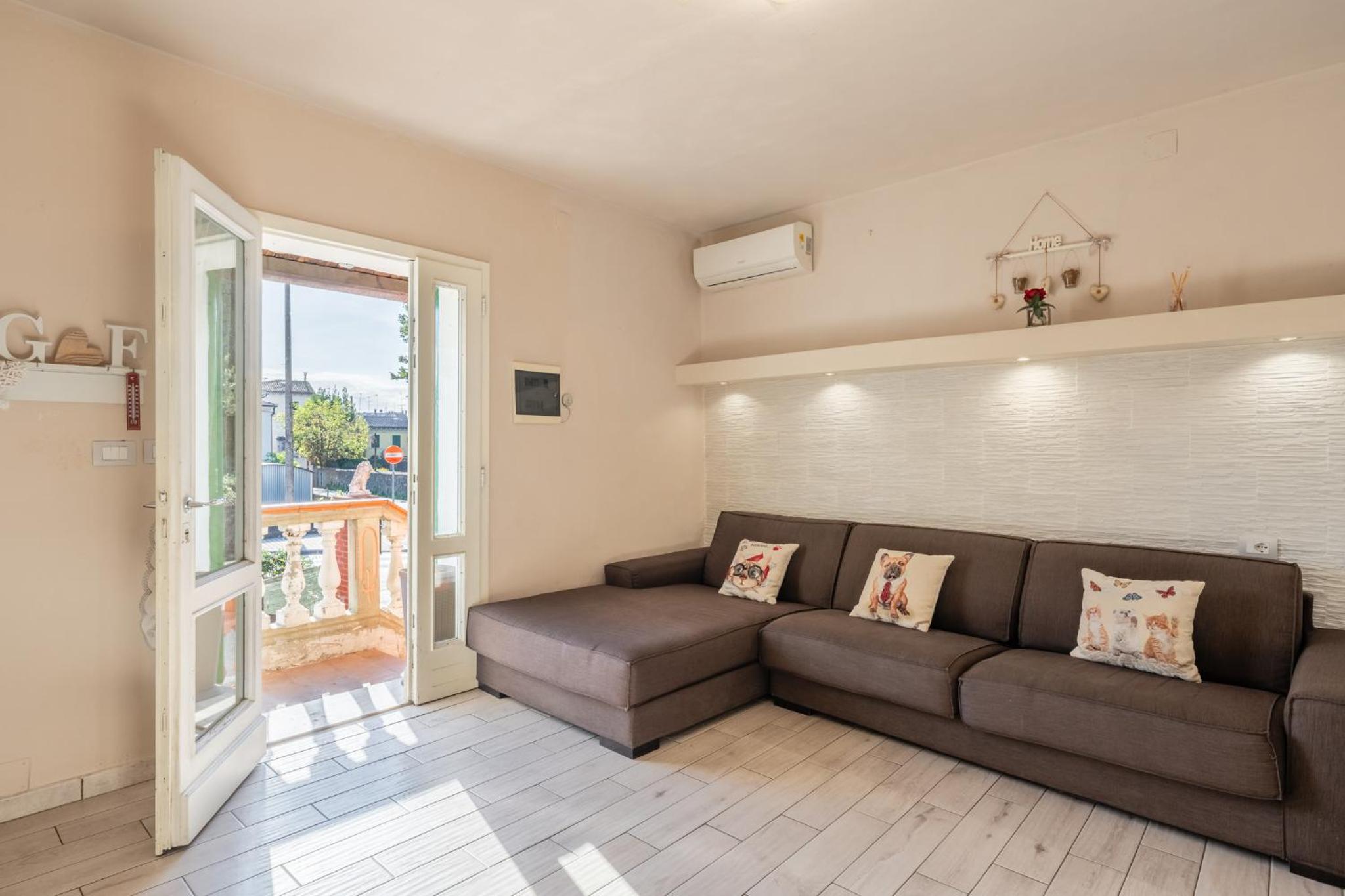 Three-Bedroom Premium Apartment with Balcony photo 1