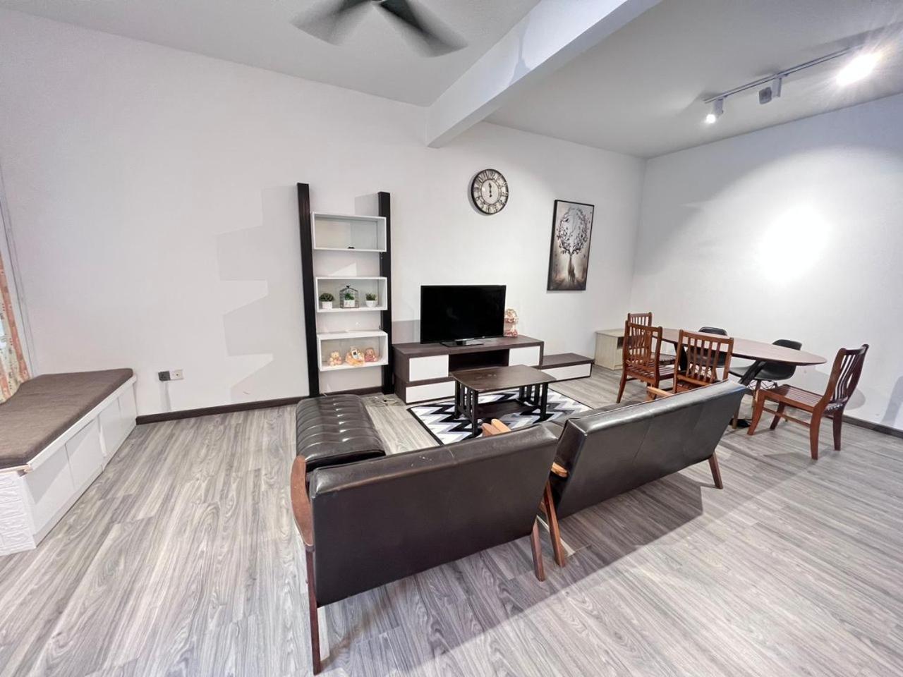 Four-Bedroom House photo 1