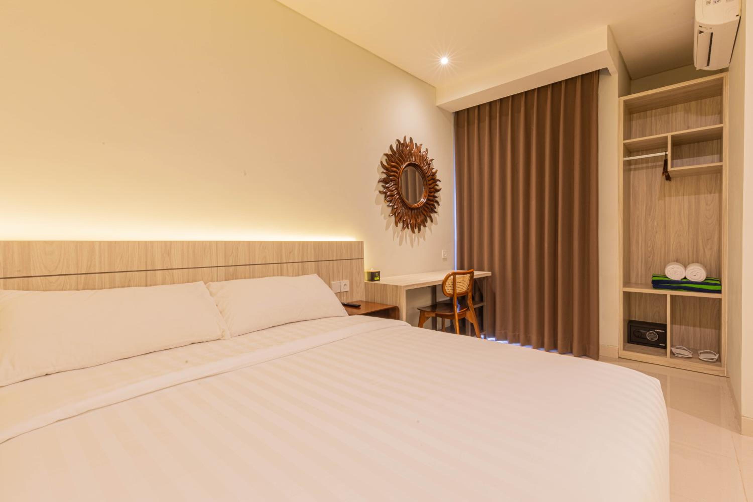 Executive Suite - Photo 6