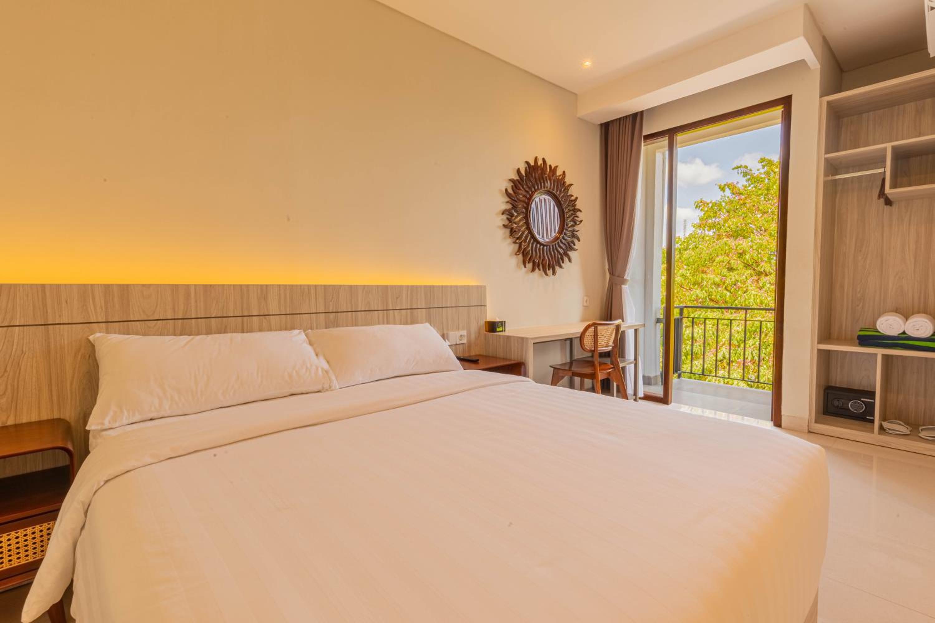 Executive Suite - Photo 1