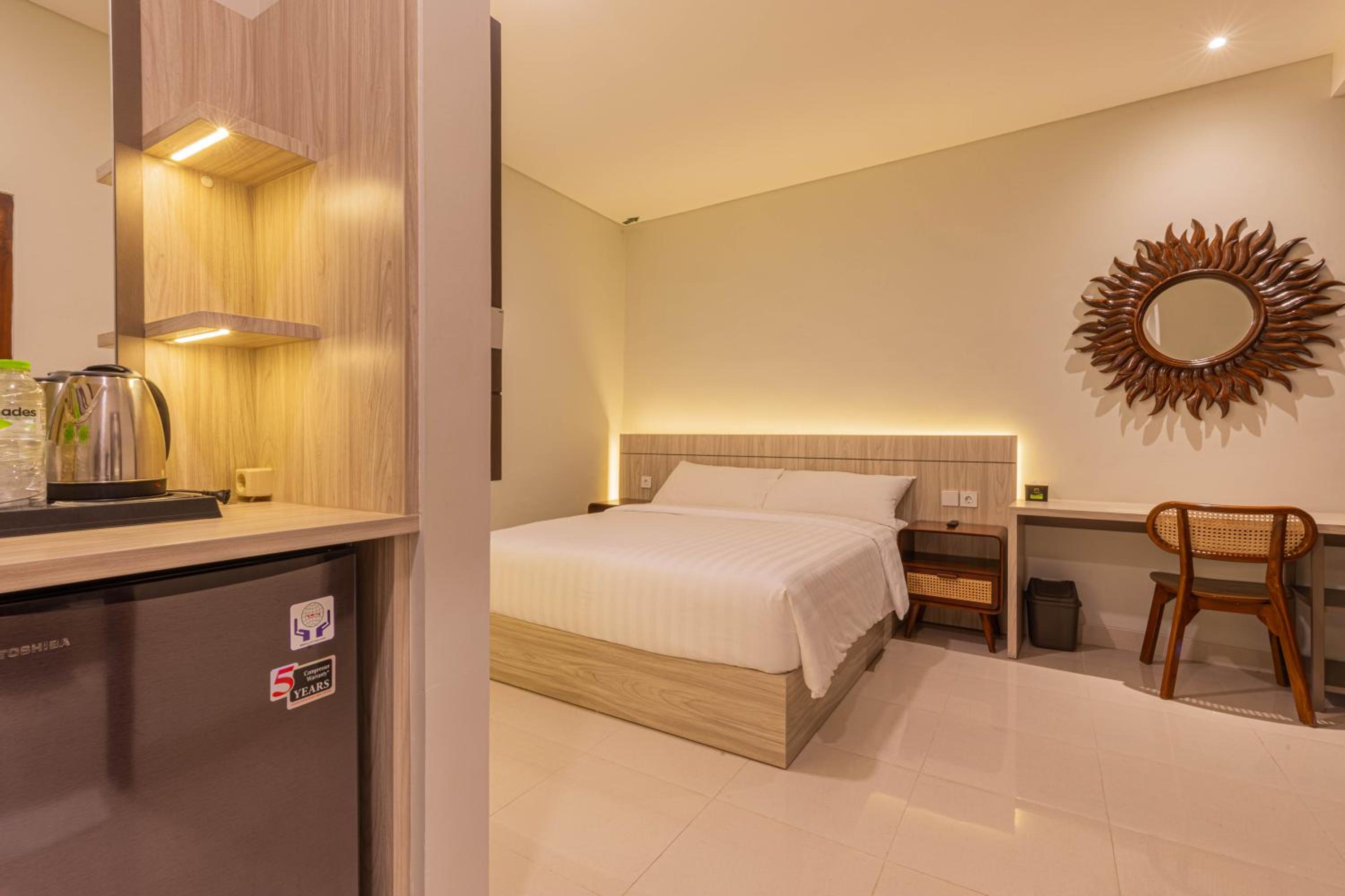Executive Suite - Photo 5