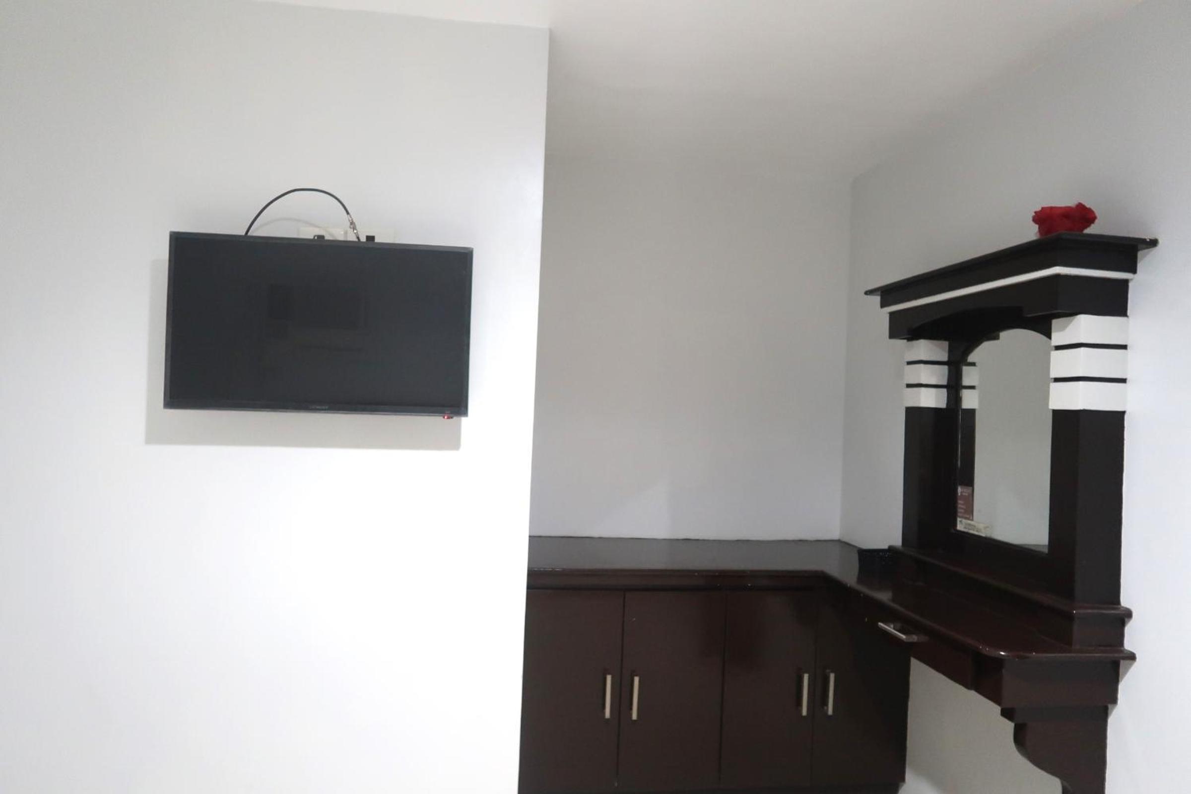 Standard King Room photo 3