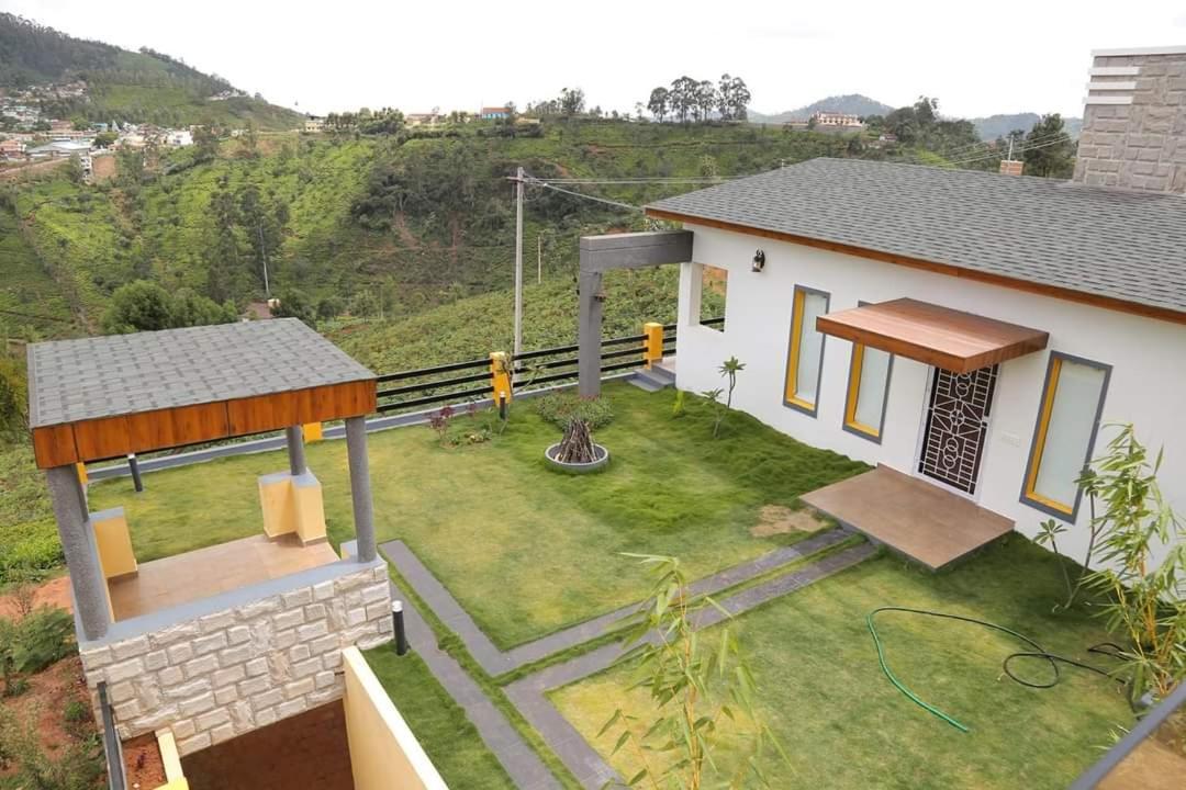 Three-Bedroom House photo 2