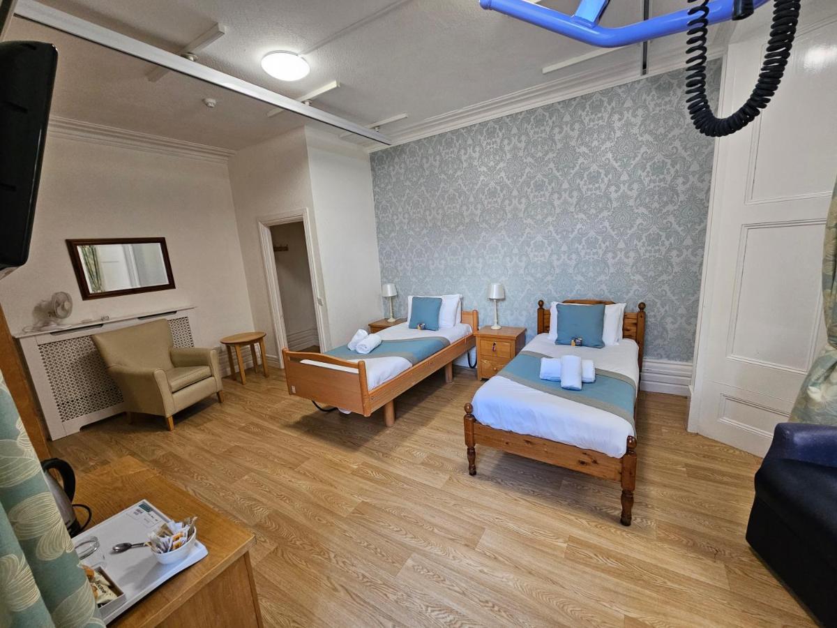 Twin Room - Disability Access photo 2