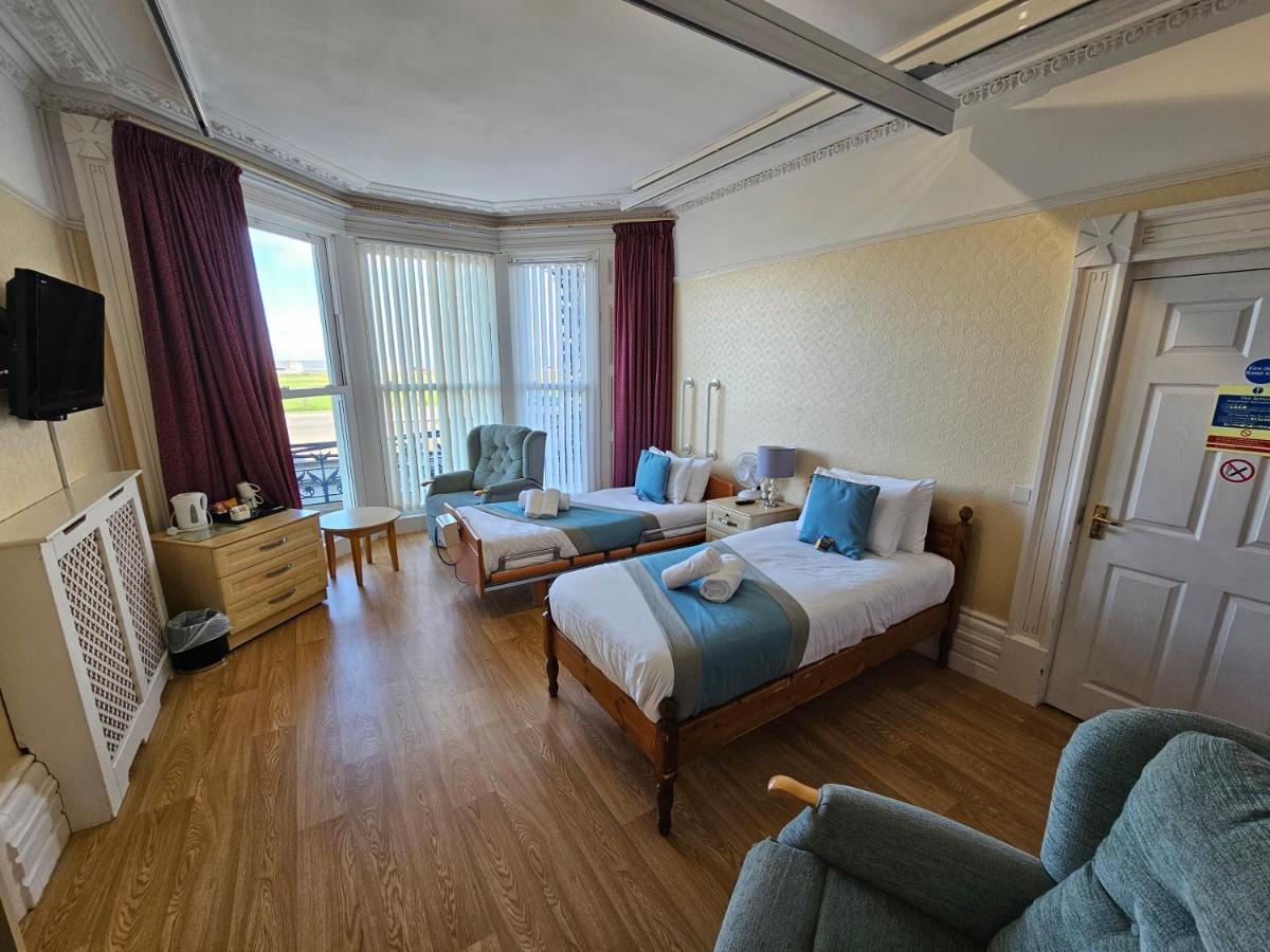 Twin Room - Disability Access photo 1