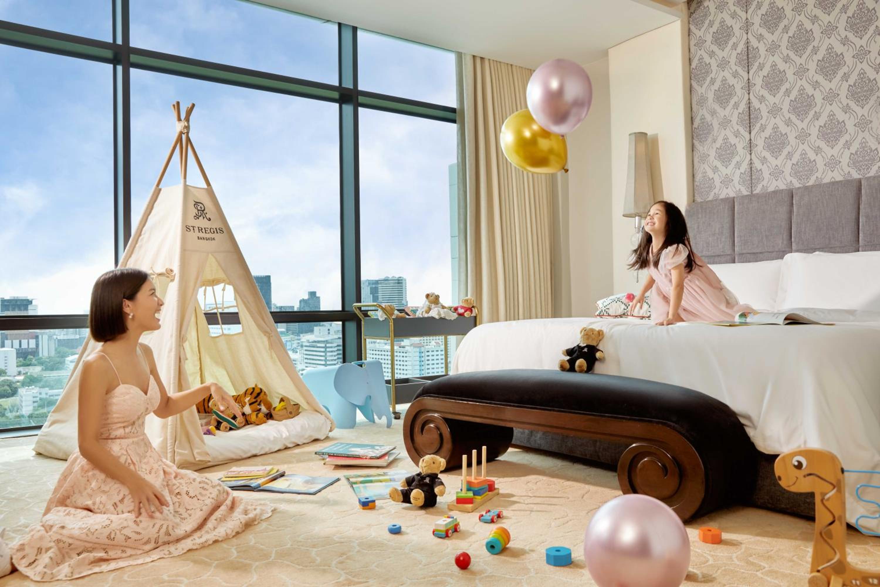 Two-Bedroom Large Suite with Skyline View photo 2