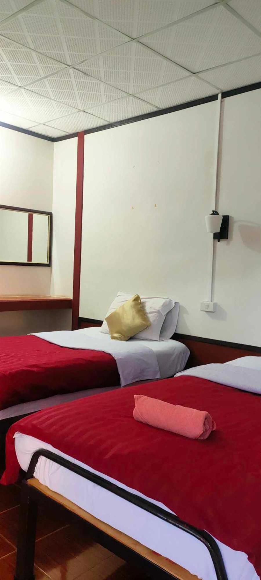 Twin Room with Private Bathroom - Photo 4