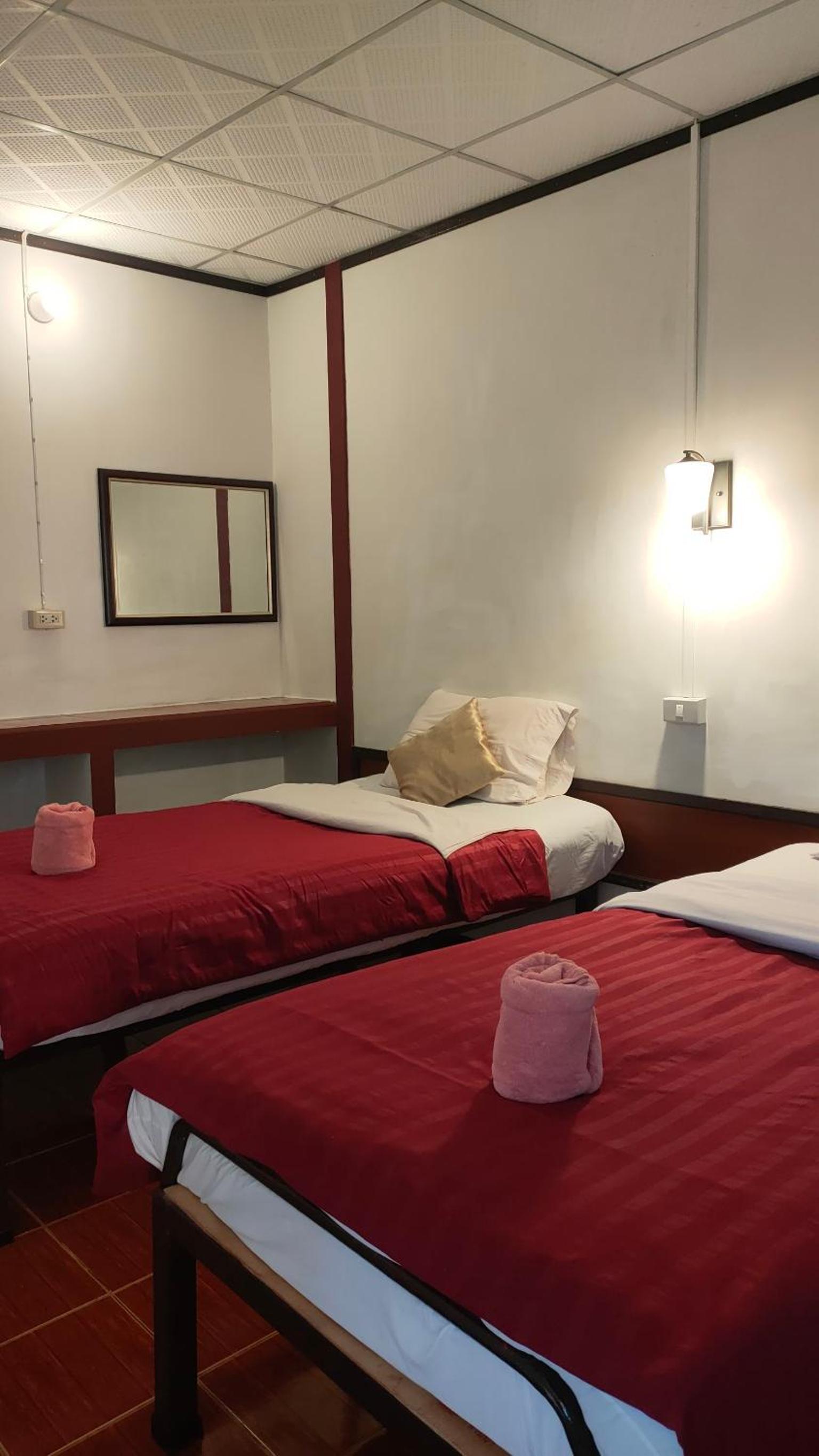 Twin Room with Private Bathroom - Photo 5