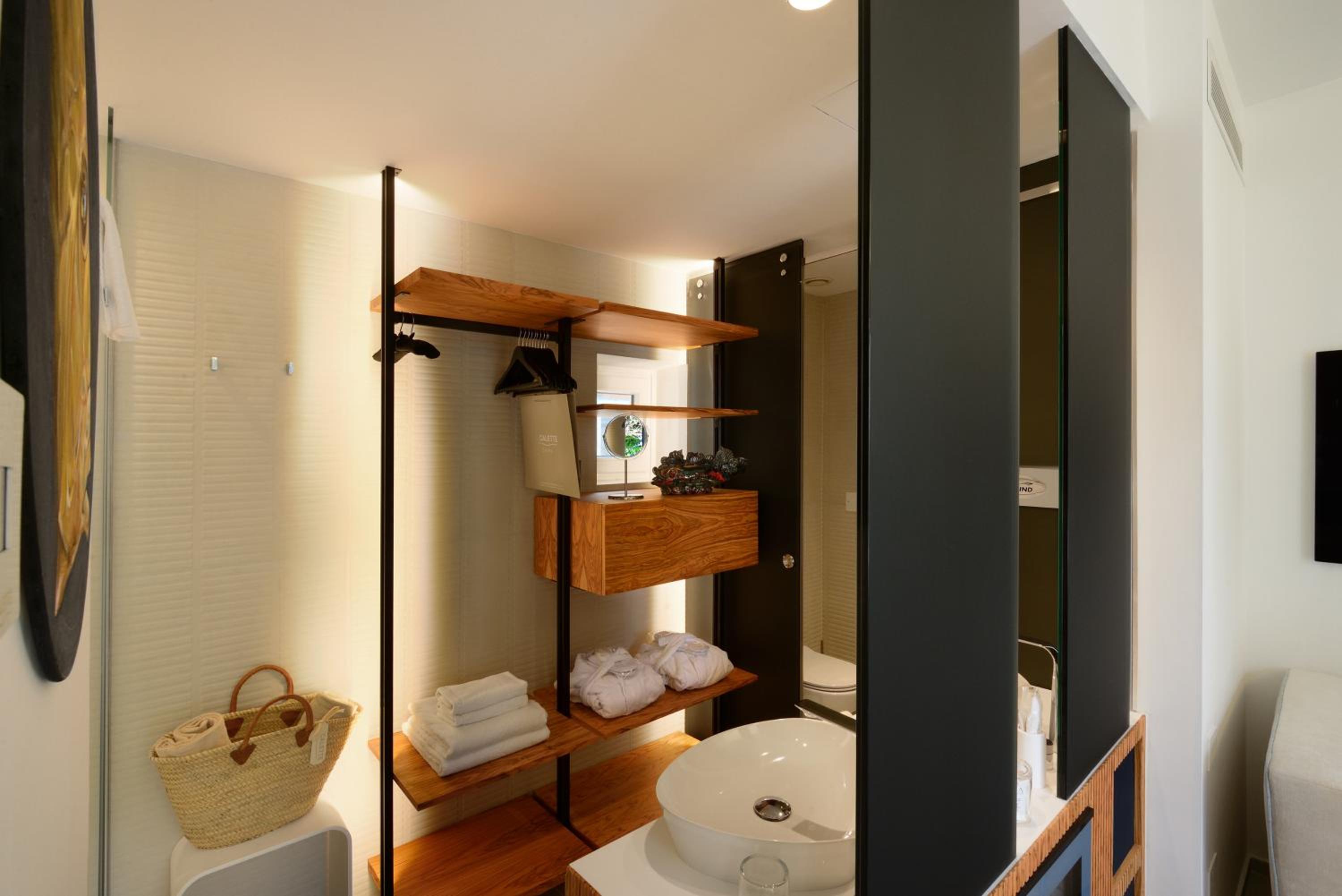 One-Bedroom Suite photo 2