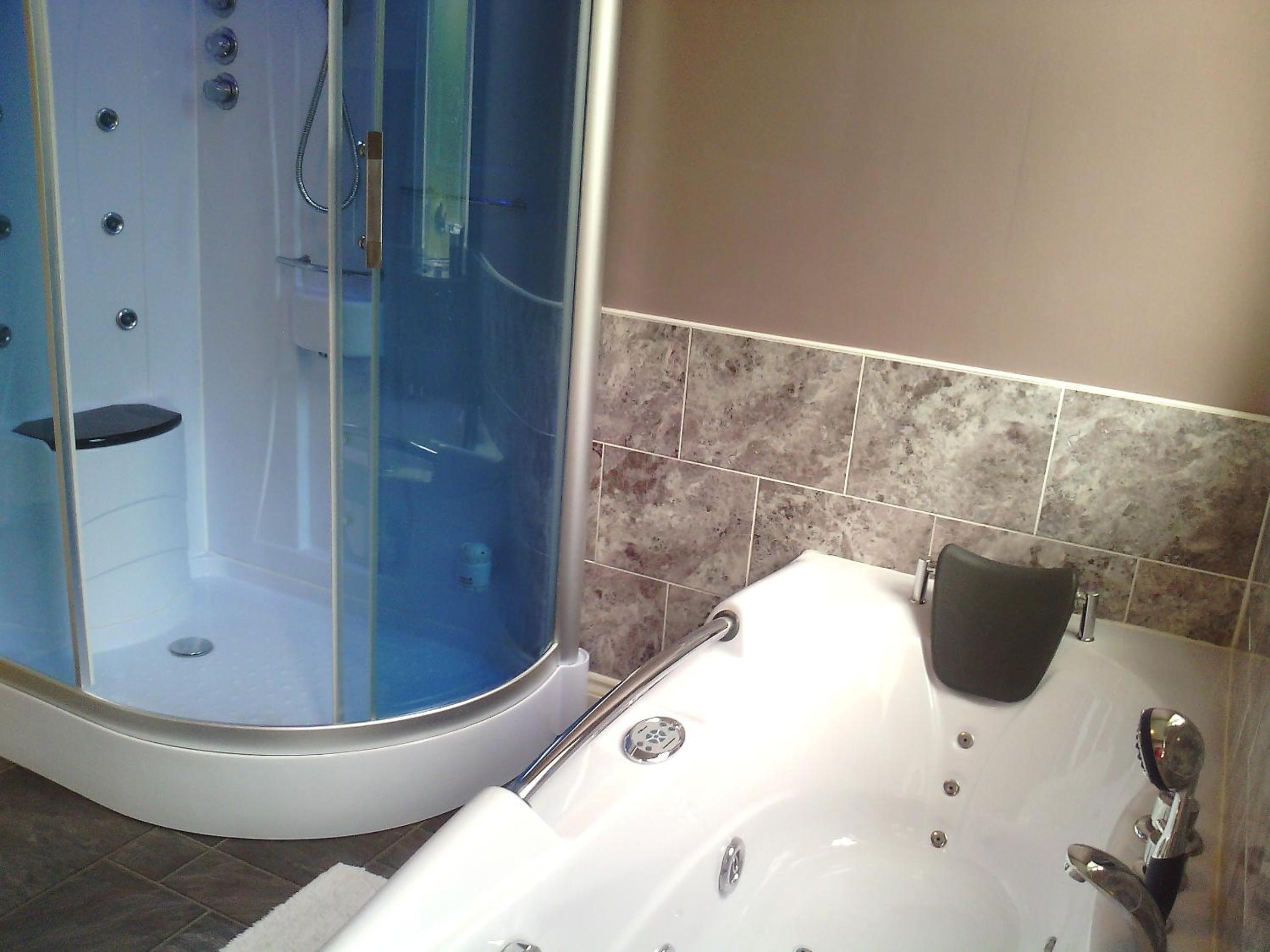 Double Room with Private Bathroom photo 2