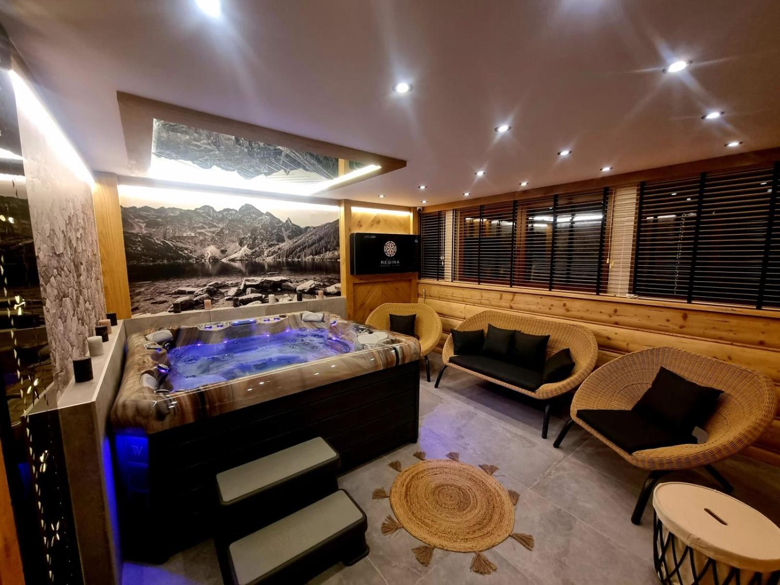 Quadruple Room with Balcony - Photo 7