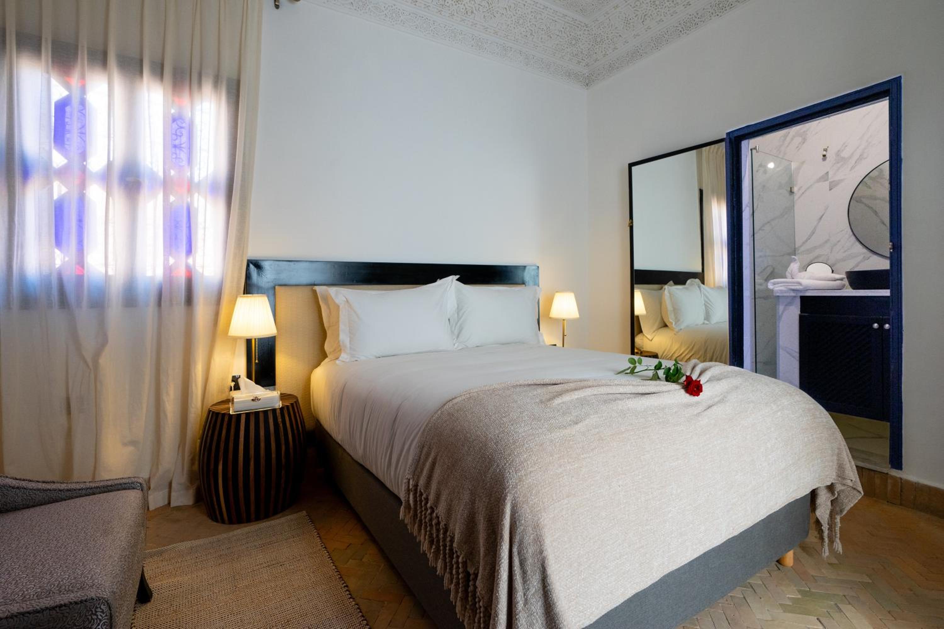Standard King Room - Photo 5