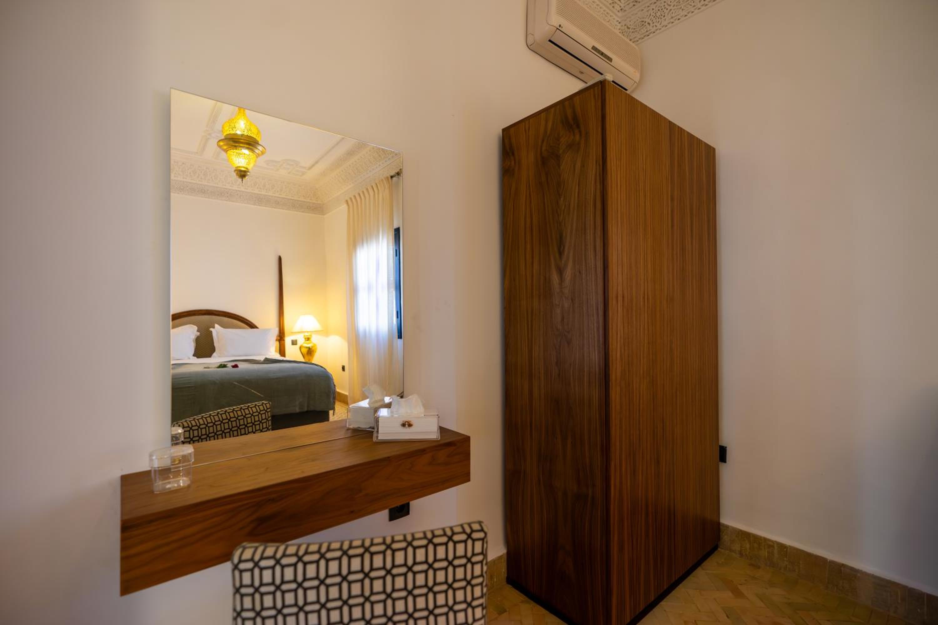 Standard King Room - Photo 2