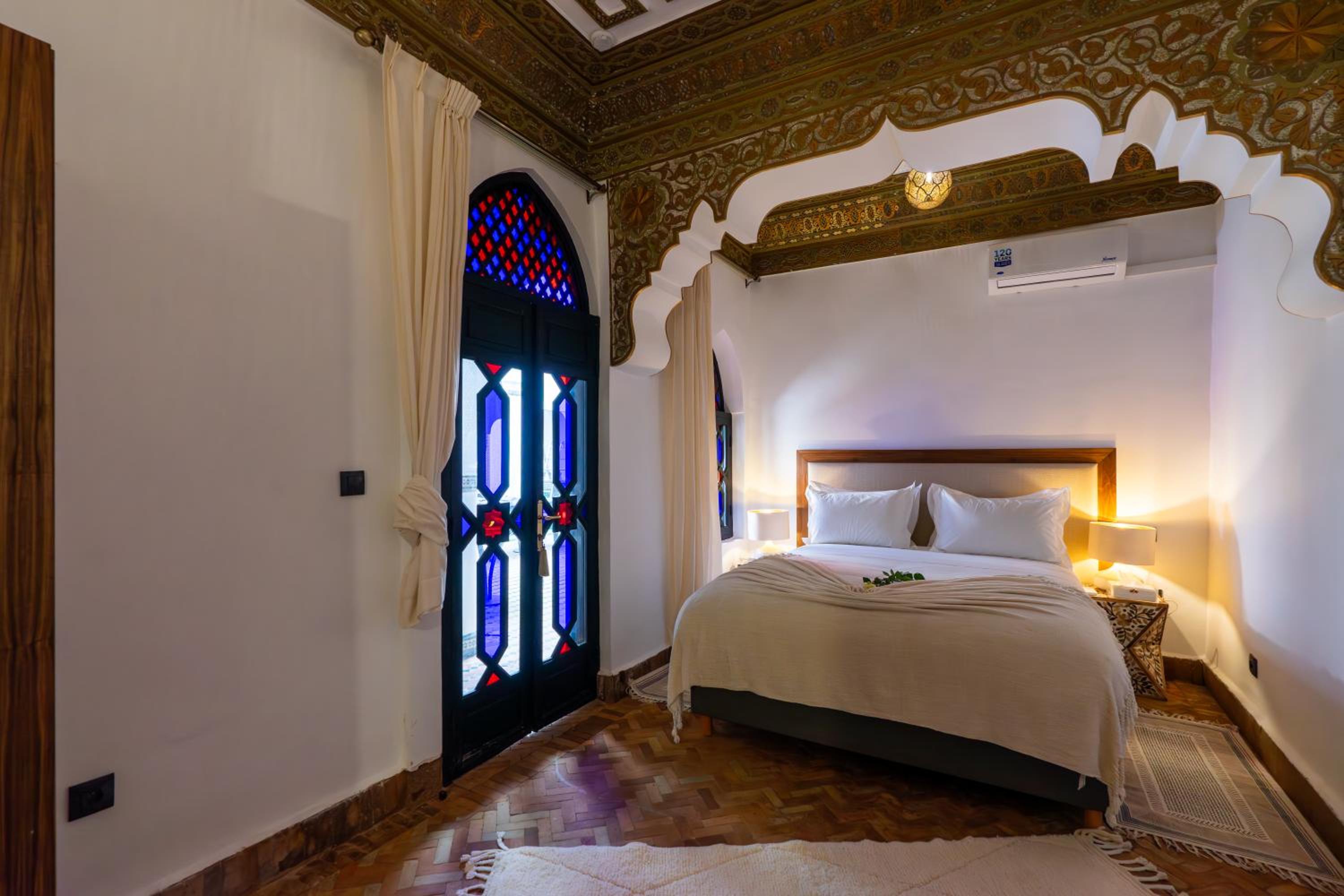 Standard King Room - Photo 8
