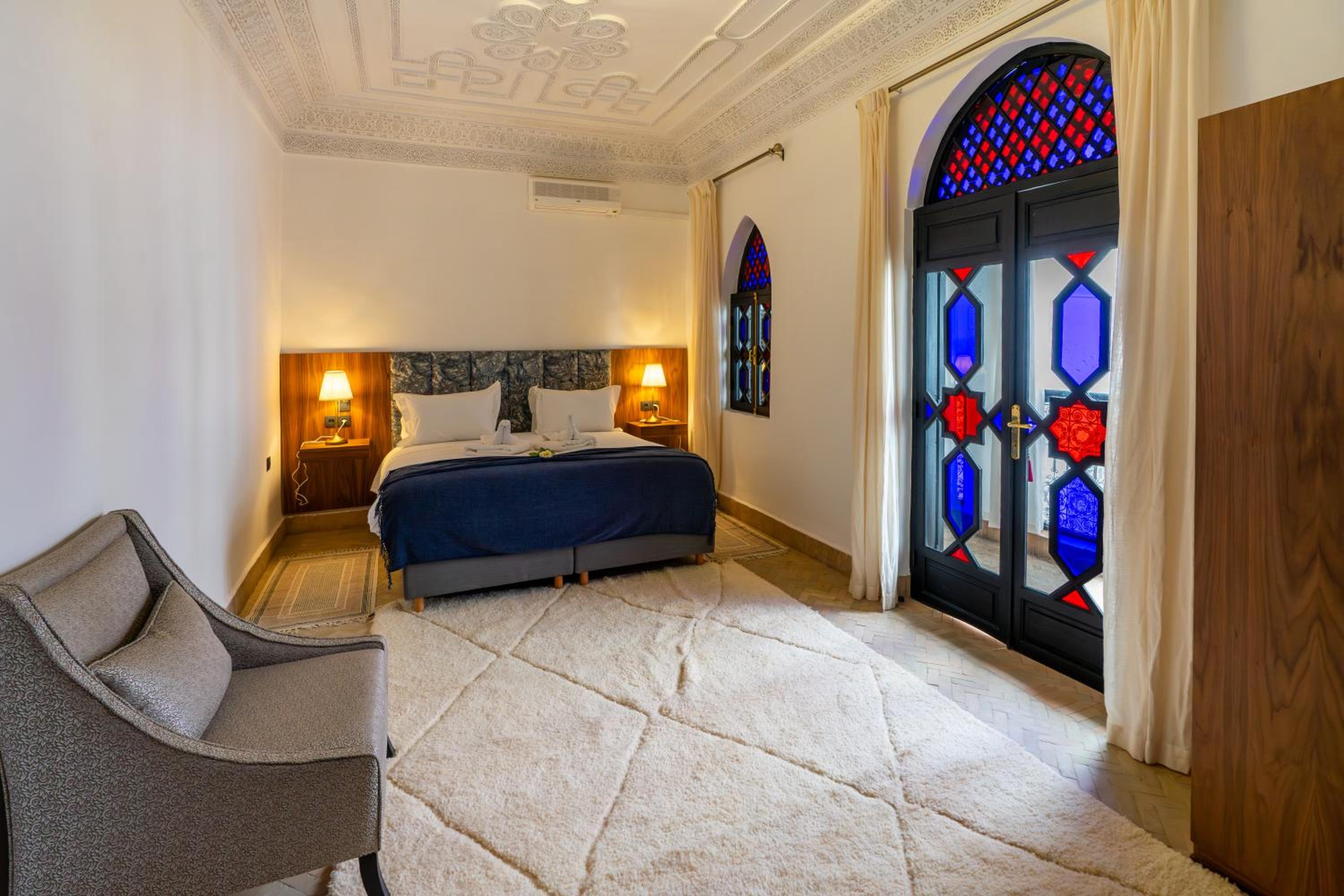 Deluxe King Room - Photo 12