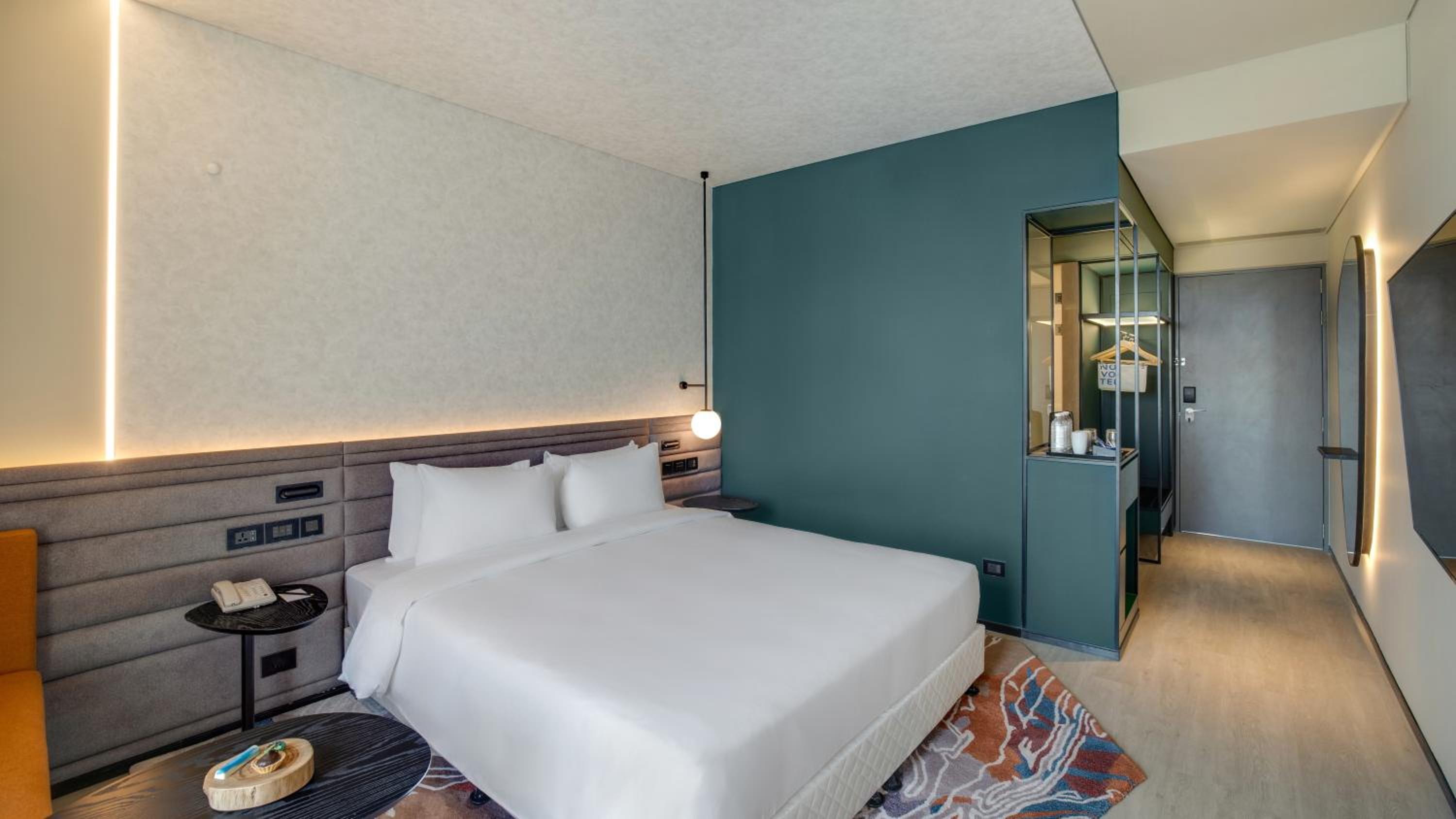 Premier King Room with Complimentary IMFL from 6:00 pm to 8 pm at Barcode and Shared Airport Transfer - Photo 2