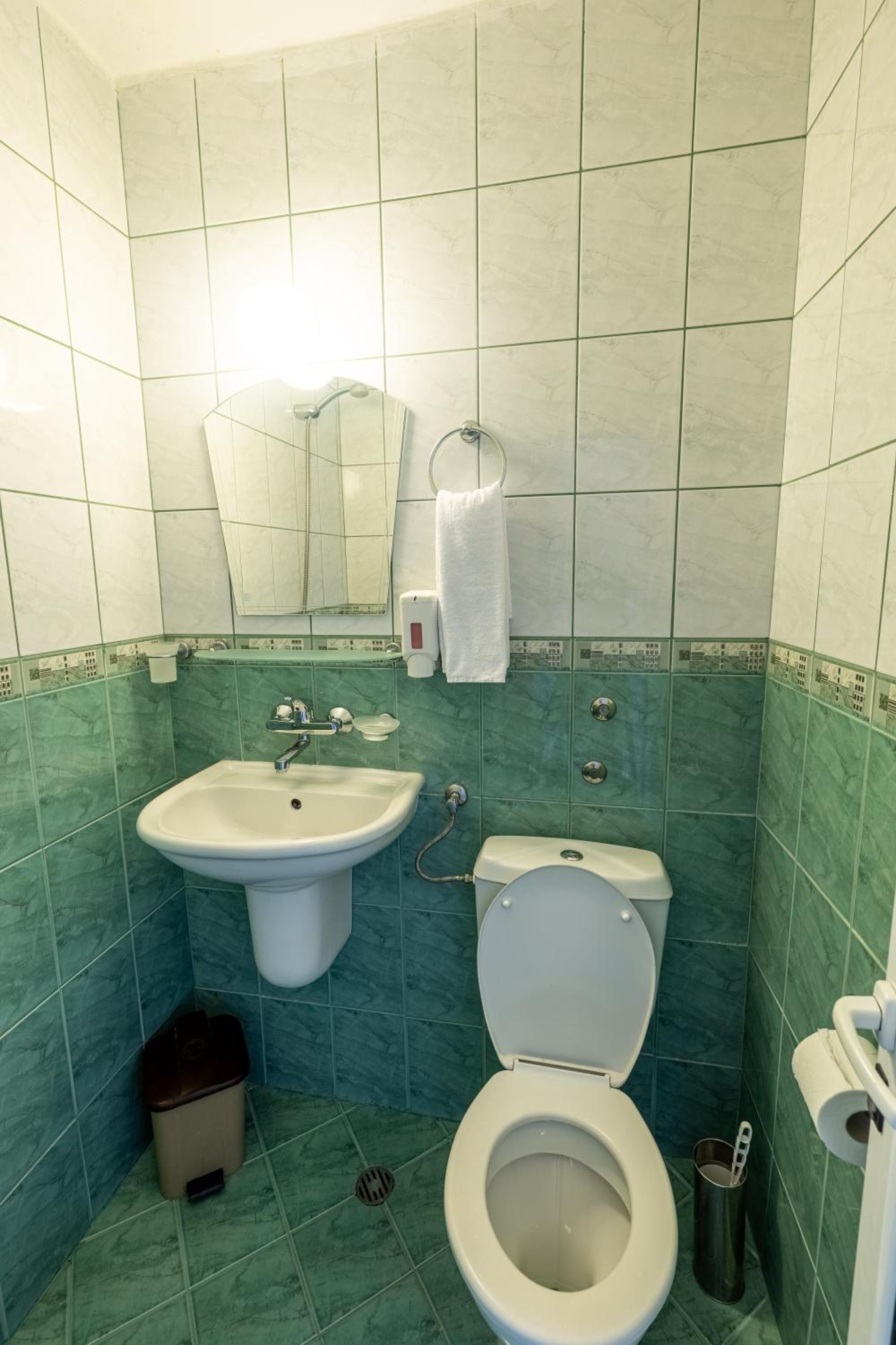 Standard Twin Room with Front Sea View photo 2