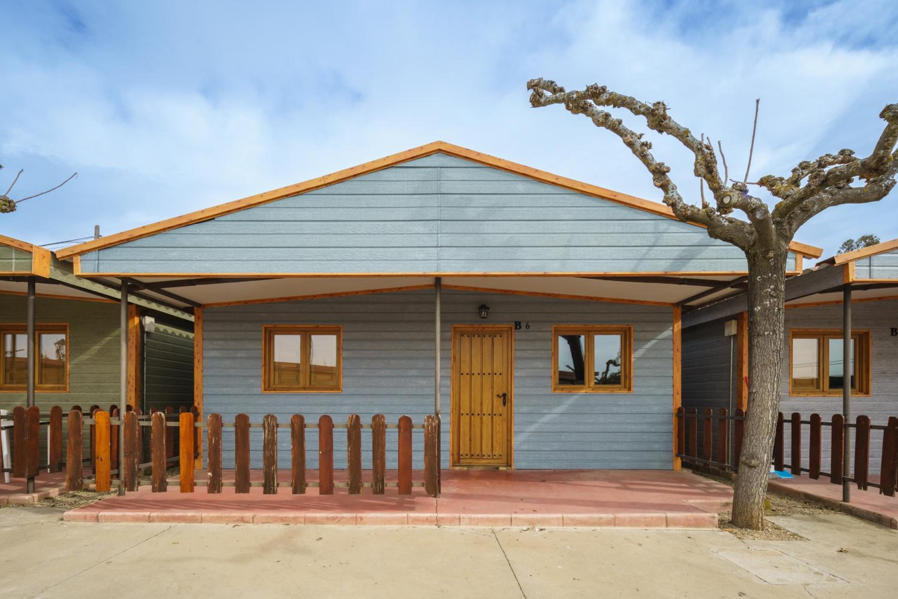 Deluxe Wooden Cabin photo 2