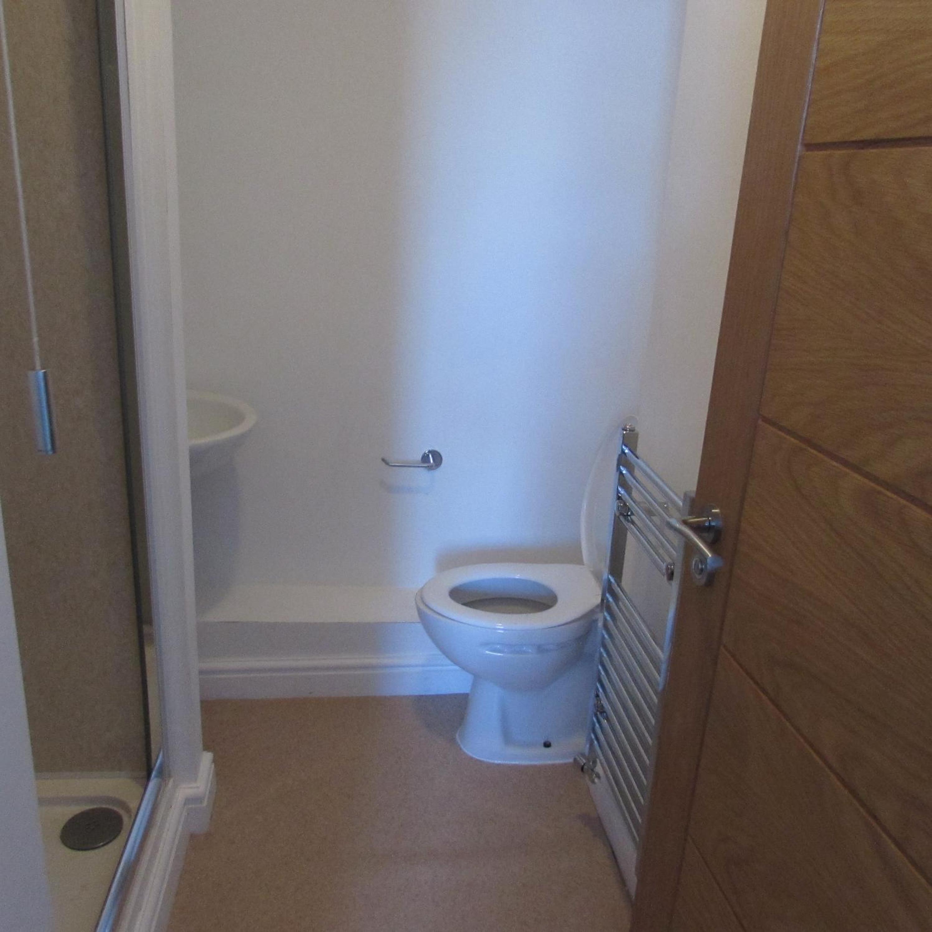 Double Room with Private Bathroom - Photo 2