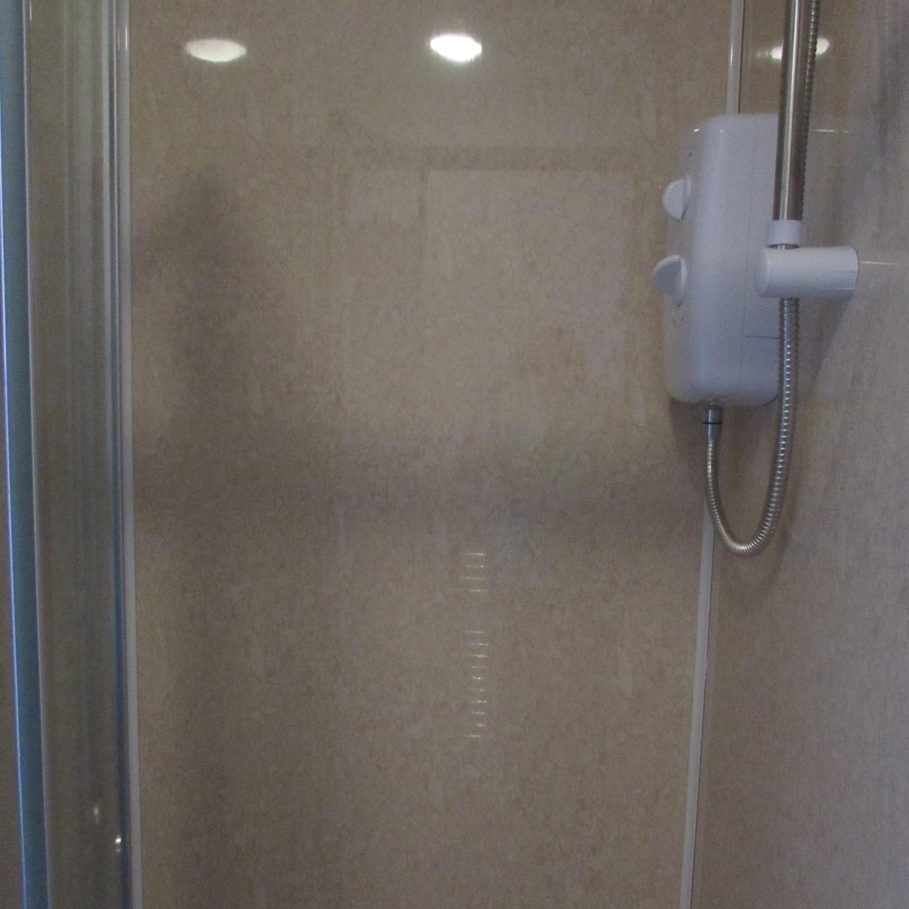 Twin Room with Bathroom - Photo 5
